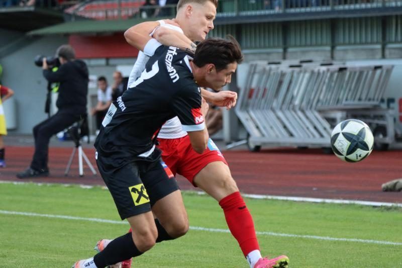 Harte Duelle lieferten sich Marko Martinovic und Tamas Herbaly. VN-TK