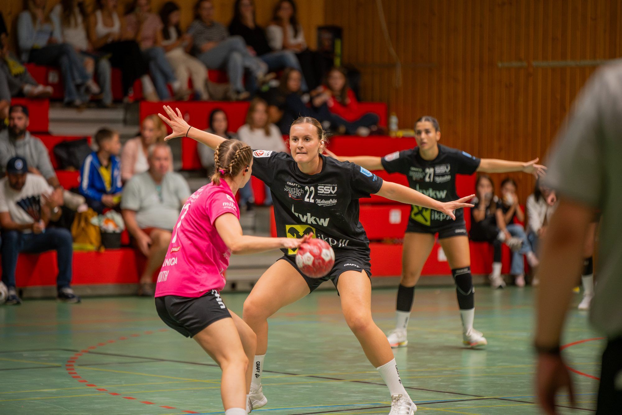 Der SSV Dornbirn Schoren feiert im ersten Heimspiel der neuen Saison einen souveränen Erfolg gegen den UHC Graz.