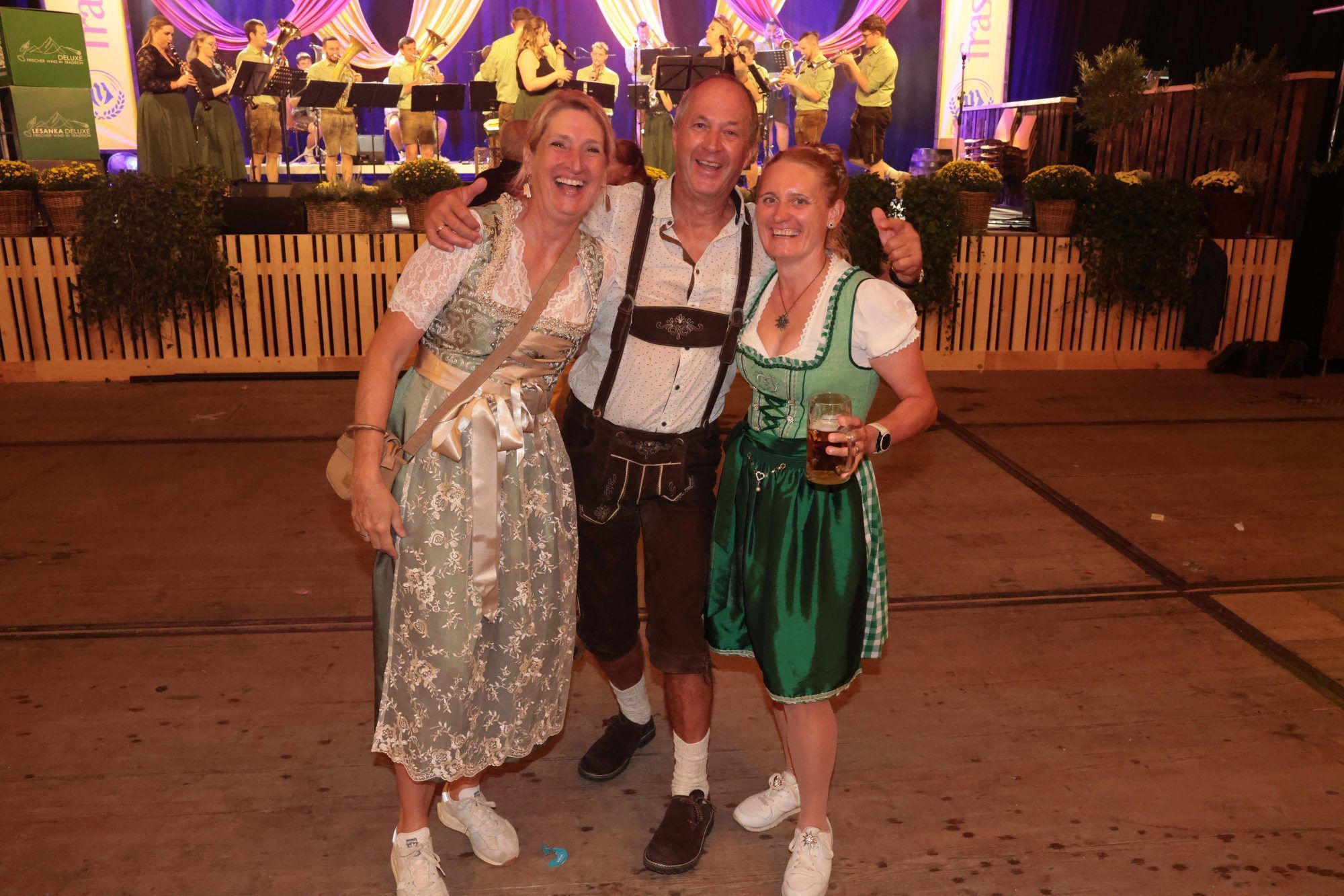 Anja und Thomas Fischer mit Susanne Winkler.