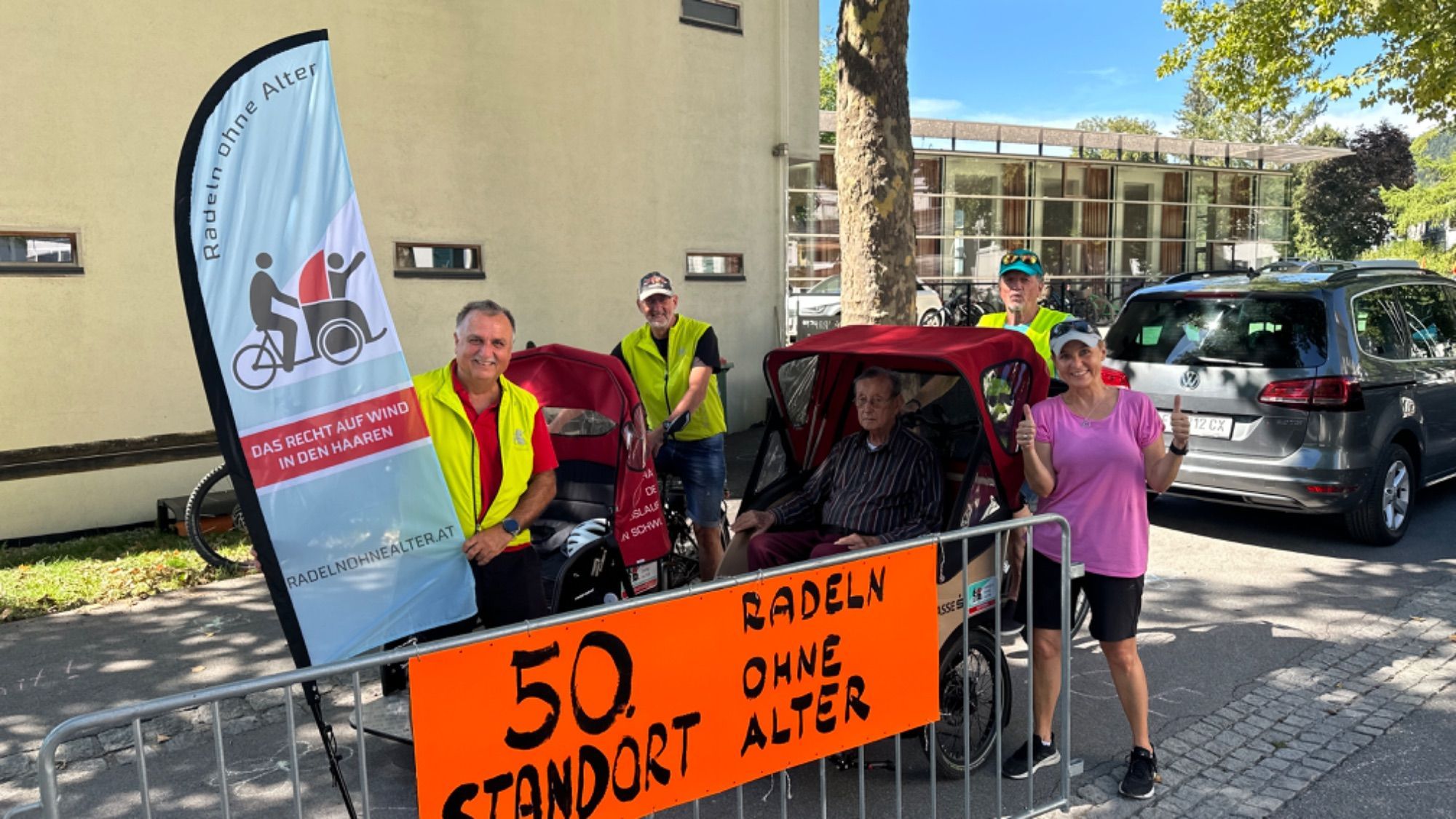 Vesi Markovic, Jonny Bertel, Karl Balter und Heike Montiperle chauffierten die Fahrgäste beim Dorffest.