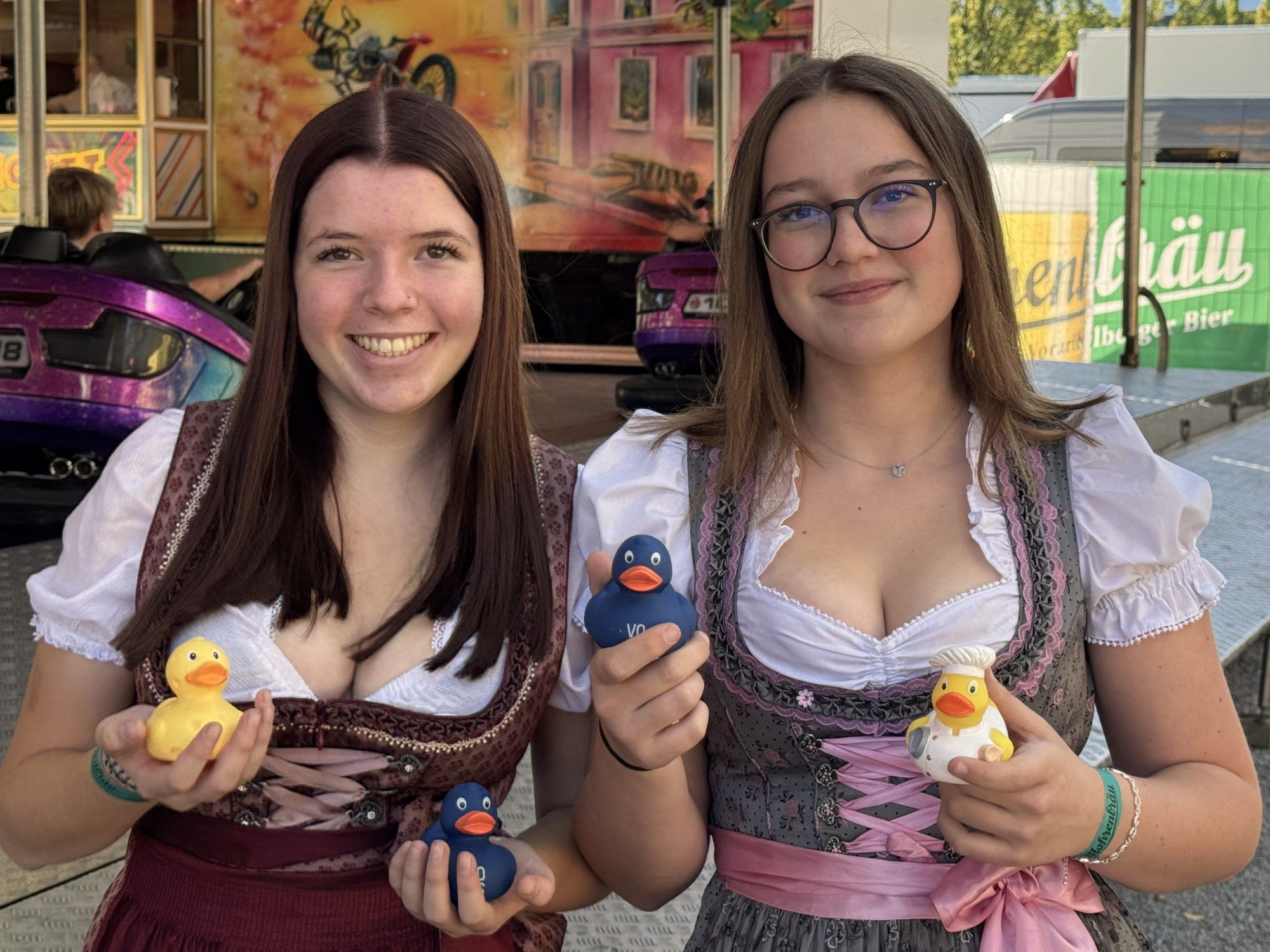 Lina Kathan und Valentina Böni mit