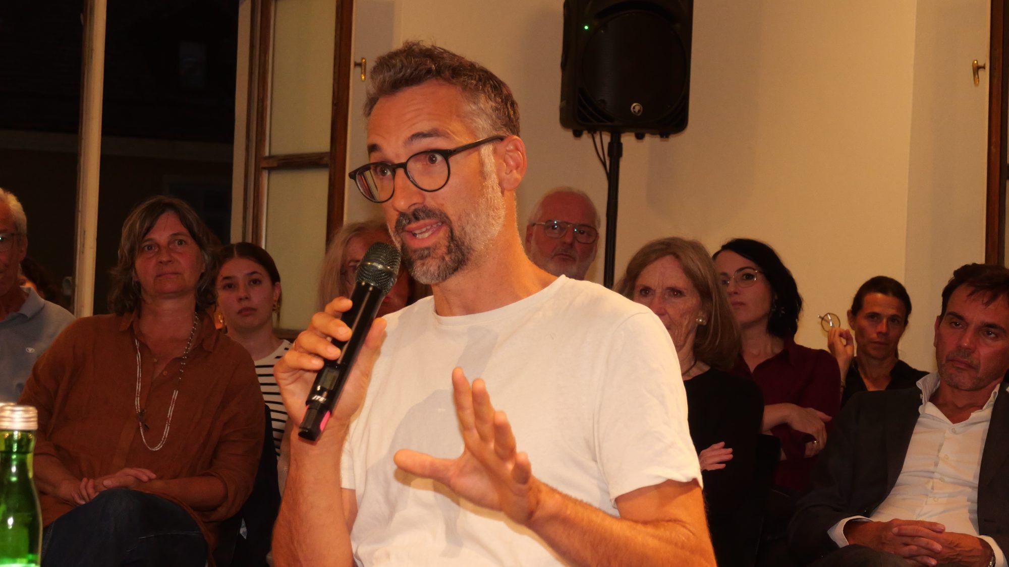 Mut zum Nein: Autor und Schauspieler Tobias Fend von Café Fuerte regte ehrliche Abstimmung an.