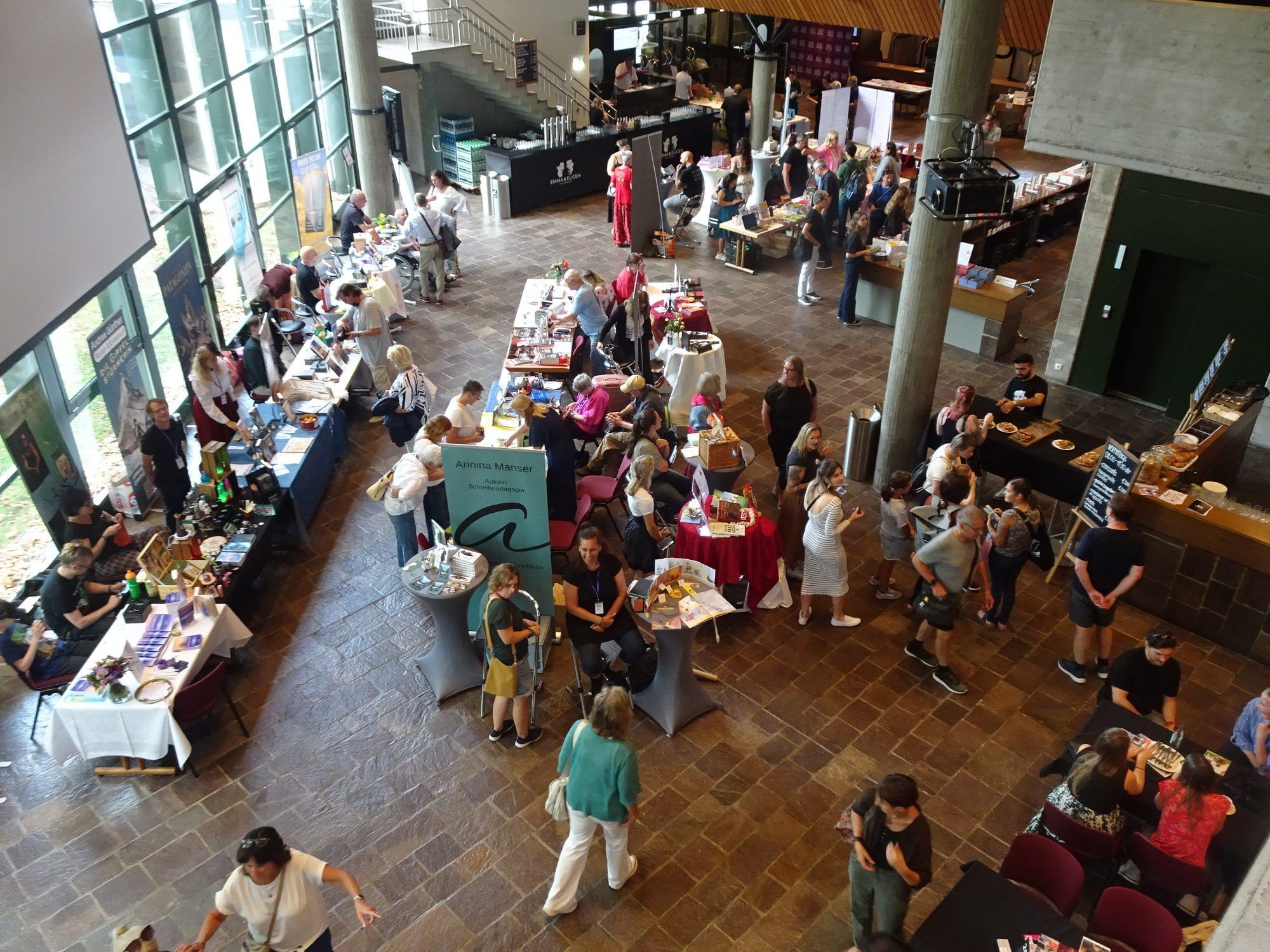 Die zweite Vorarlberger Buchmesse lockte zahlreiche Besucherinnen und Besucher ins Dornbirner Kulturhaus.