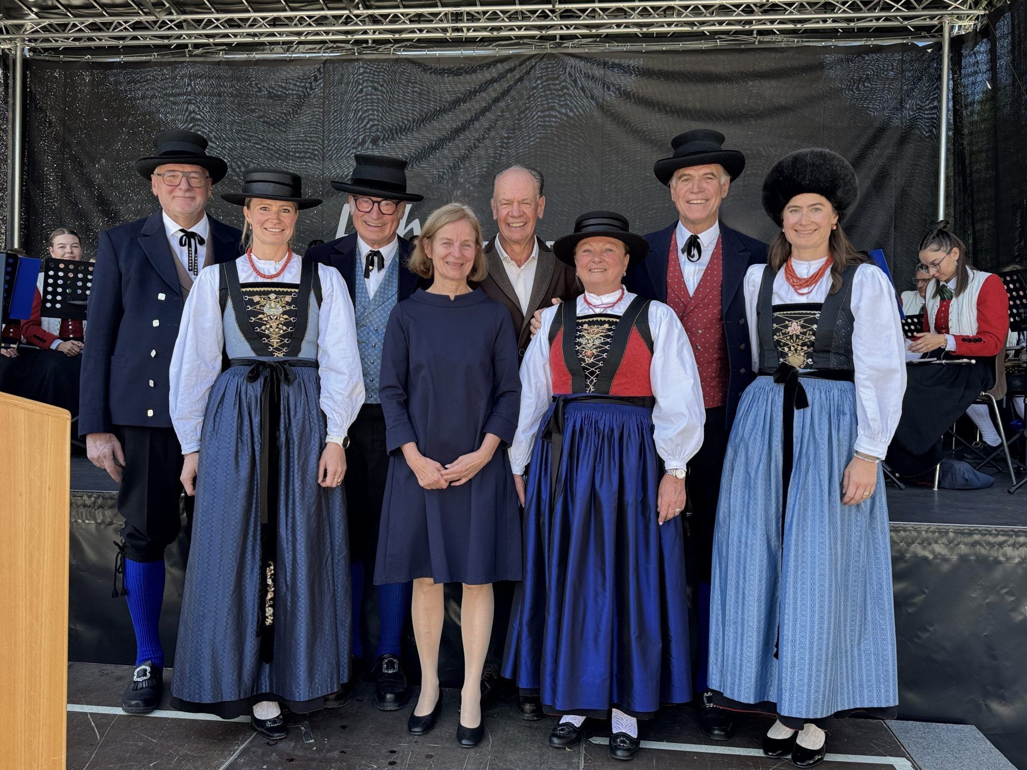 Bürgermeister Gerhard Lucian mit den Geehrten Ludwig Muxel den Töchtern Maria und Anna Katharina, Elmar Beiser mit Gattin Rosi, sowie Reinhard Muxel mit Gattin Brigitte.