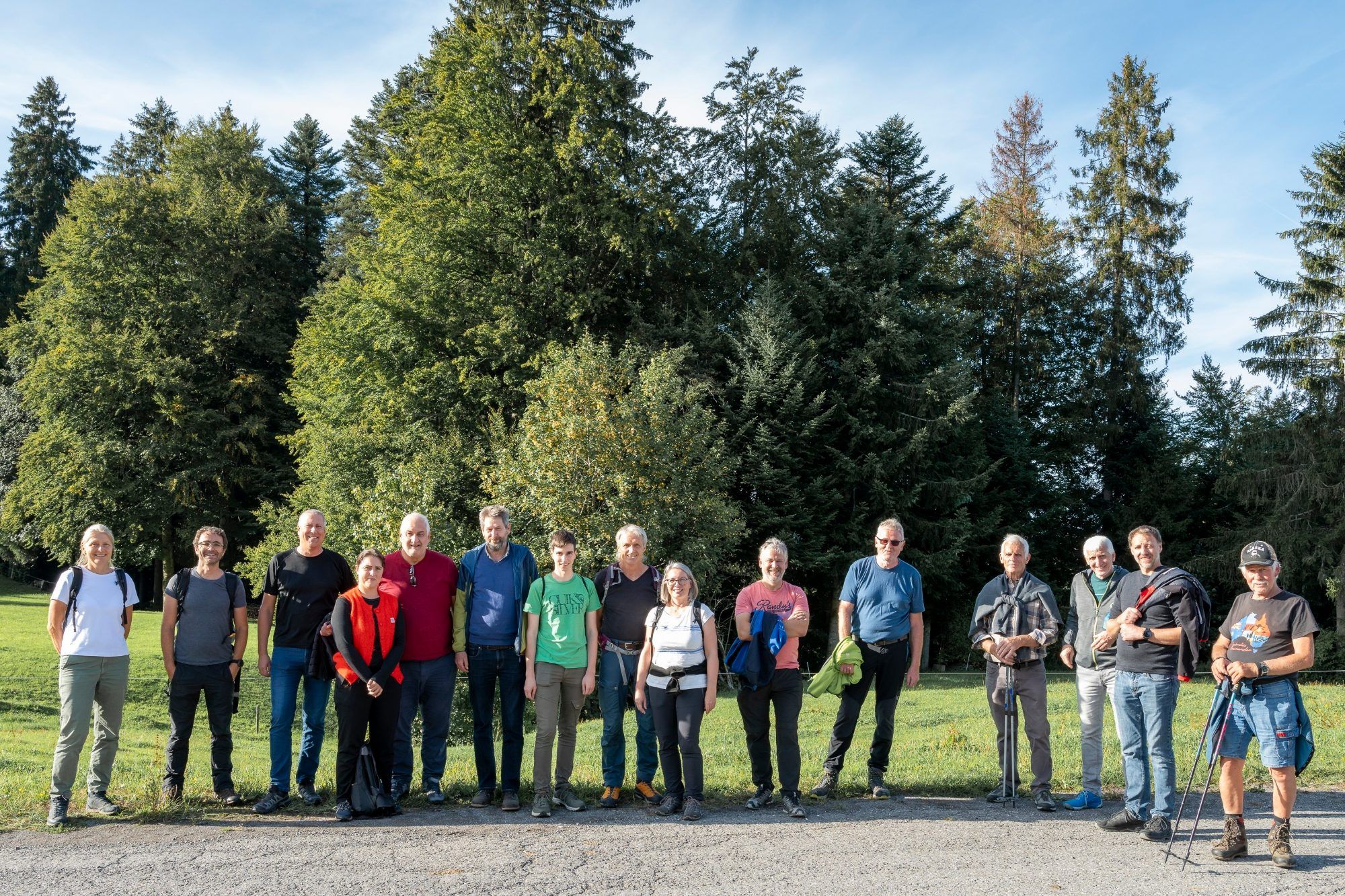 Eine Schar von Interessierten aus der Energieregion Vorderwald wanderte zum Klimagipfel auf der Alpe Nollen.