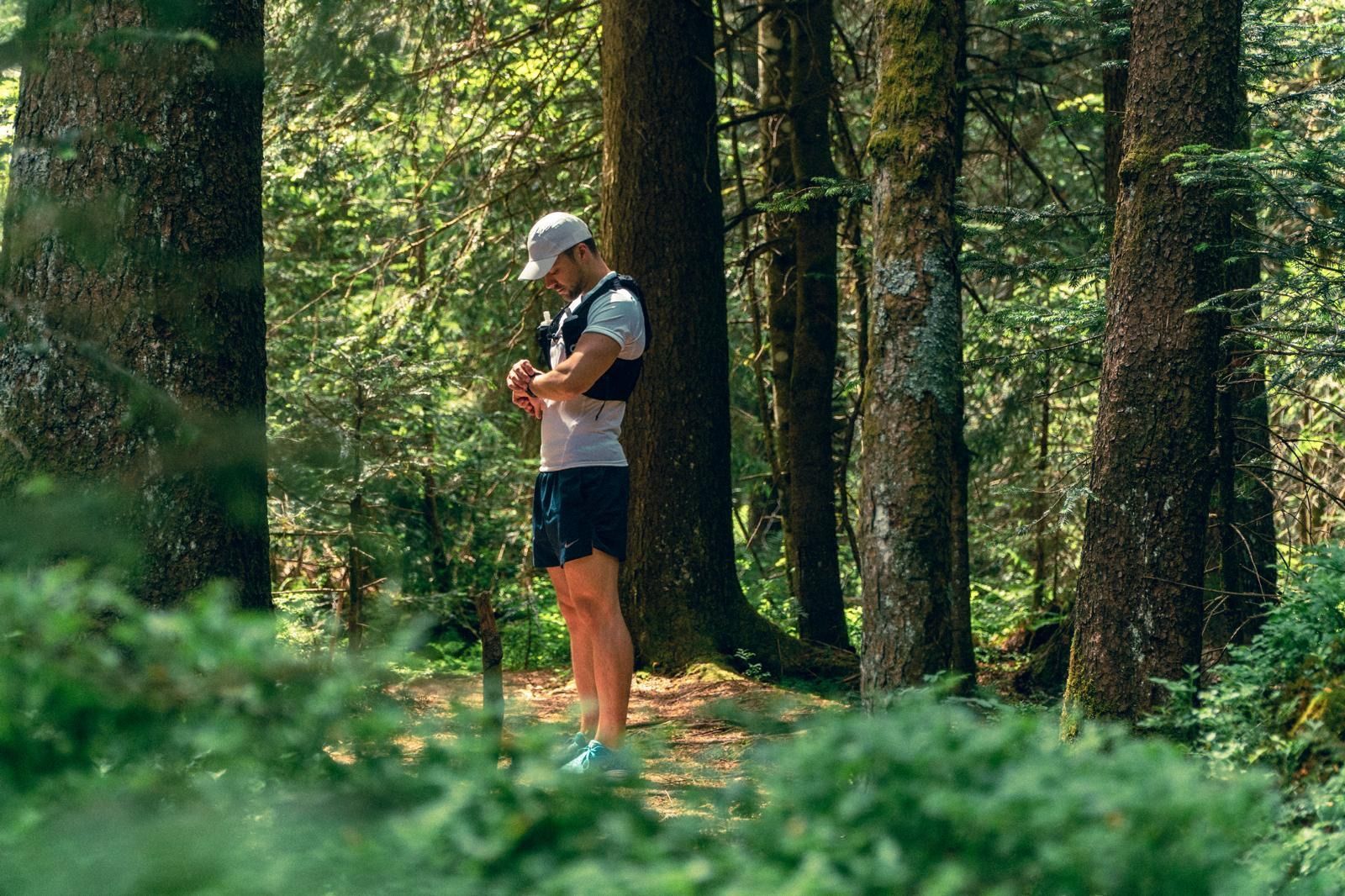 Michael verfolgt seine Laufdaten genau. Elias Dünser