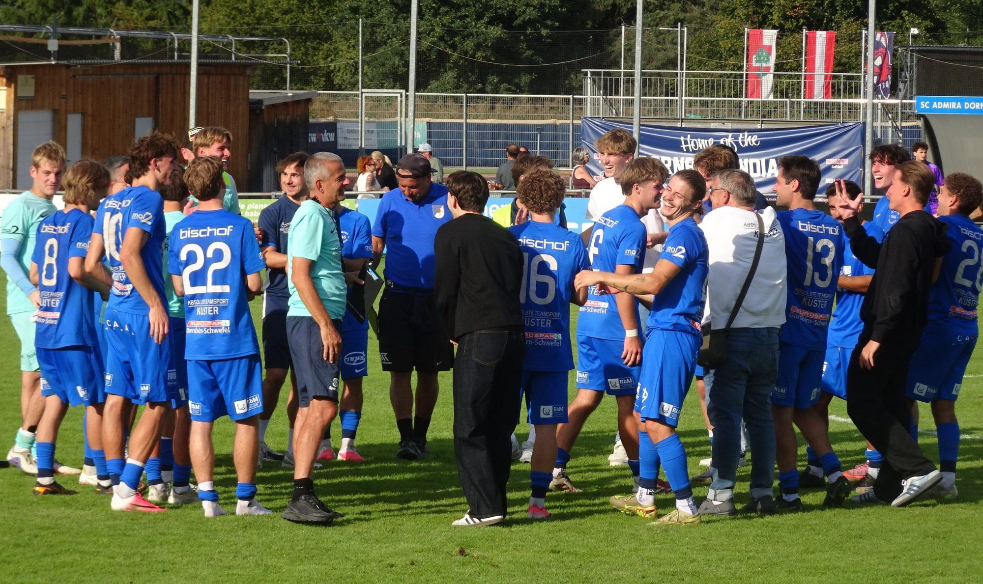 Admira tanzt vor Freude