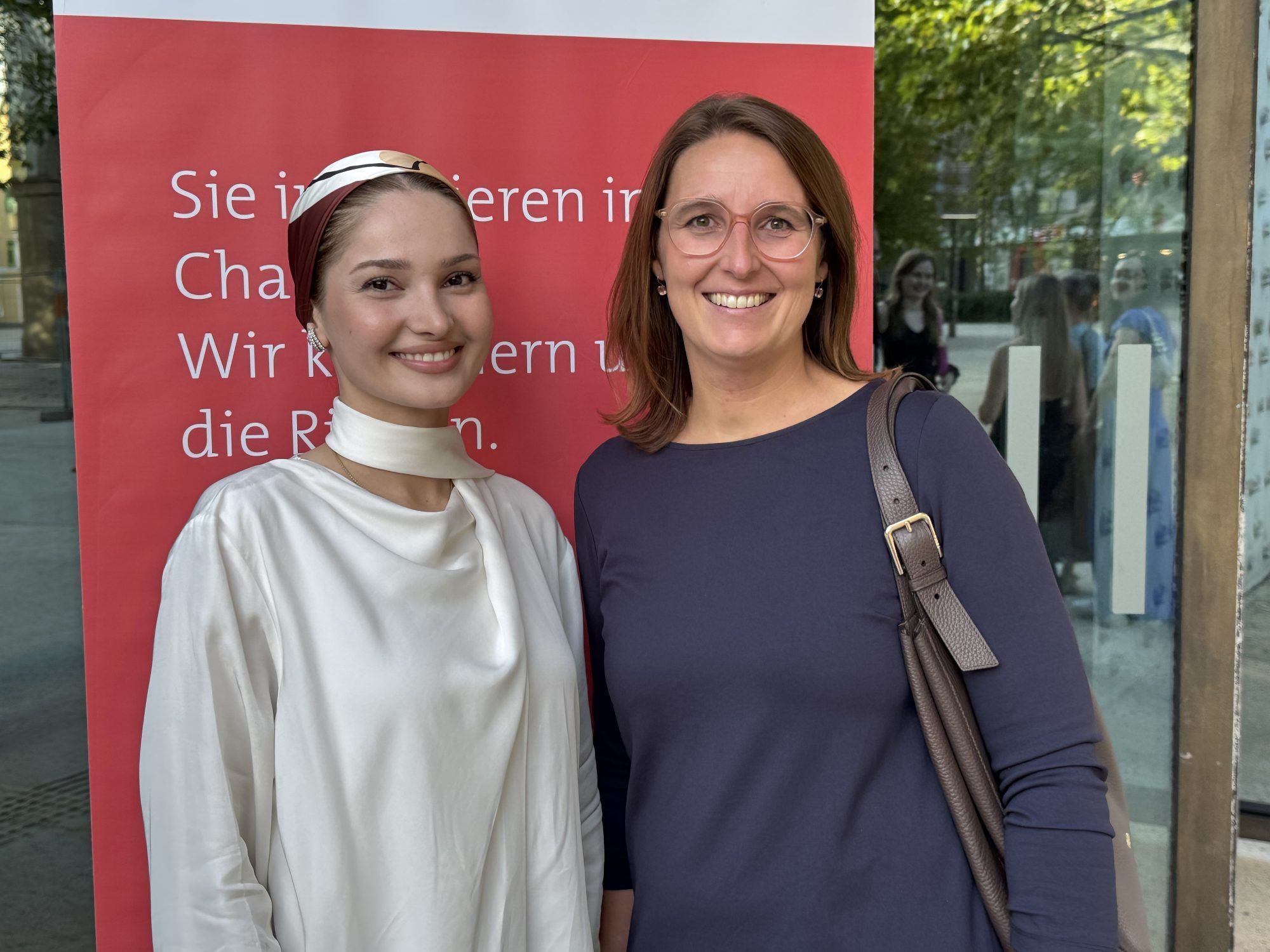 Kanzleileiterin Marieta Aschabowa (Bregenz) und CHG-Partnerin Marlene Wachter.