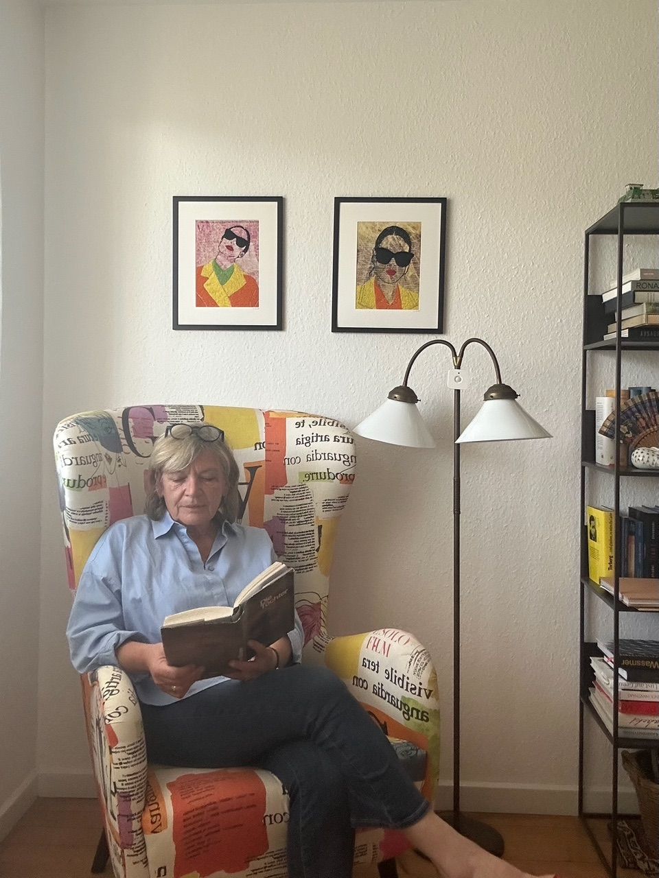 3) Die Literatur spielt eine weitere, wichtige Rolle in ihrem Leben.
