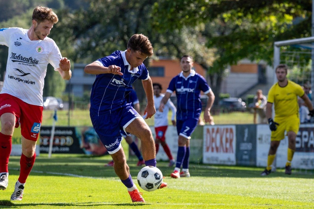 Derbyszenen Röthis gegen Dornbirn. VN-SERRA/8
