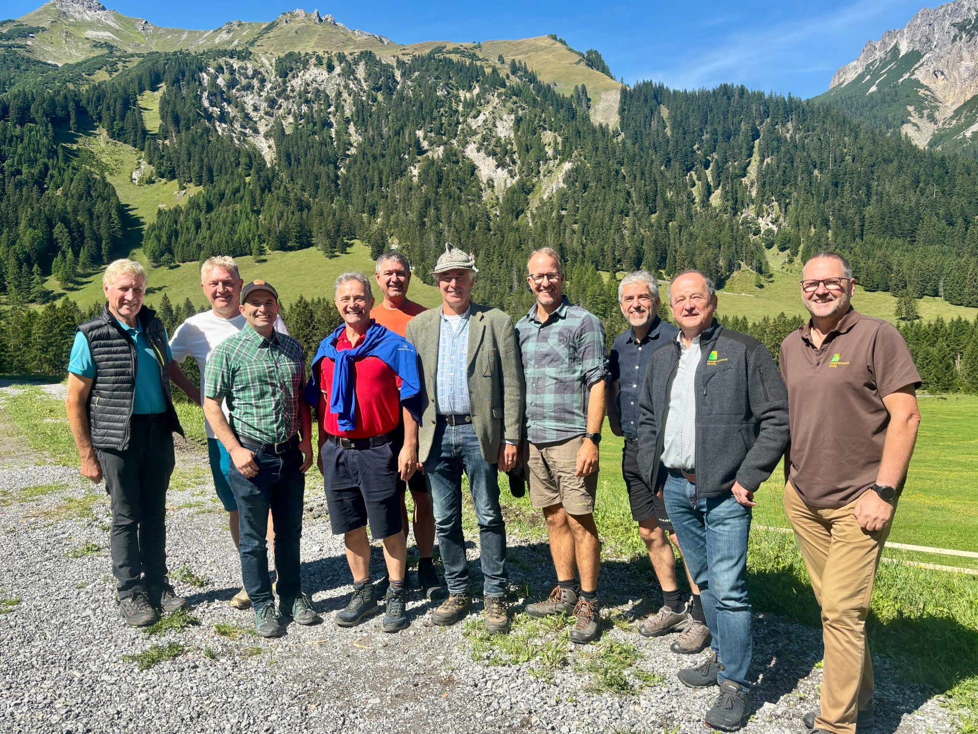 Ehrengäste informierten sich über die Alpe Gamperdona