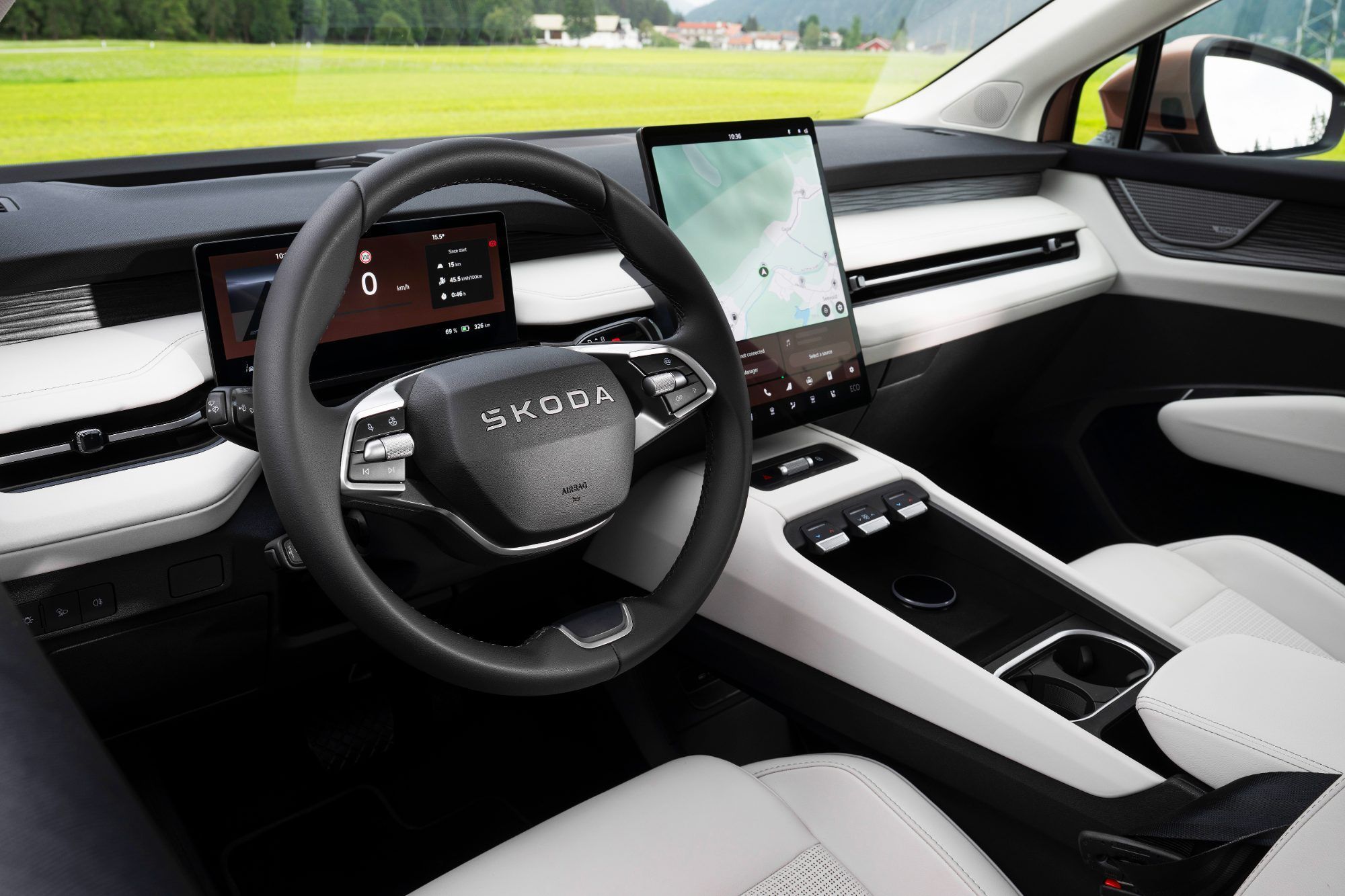 Klares, aufgeräumtes Cockpit-Layout und erstmals bei Skoda ein vertikaler Touchscreen für das Android-basierende Infotainment-System