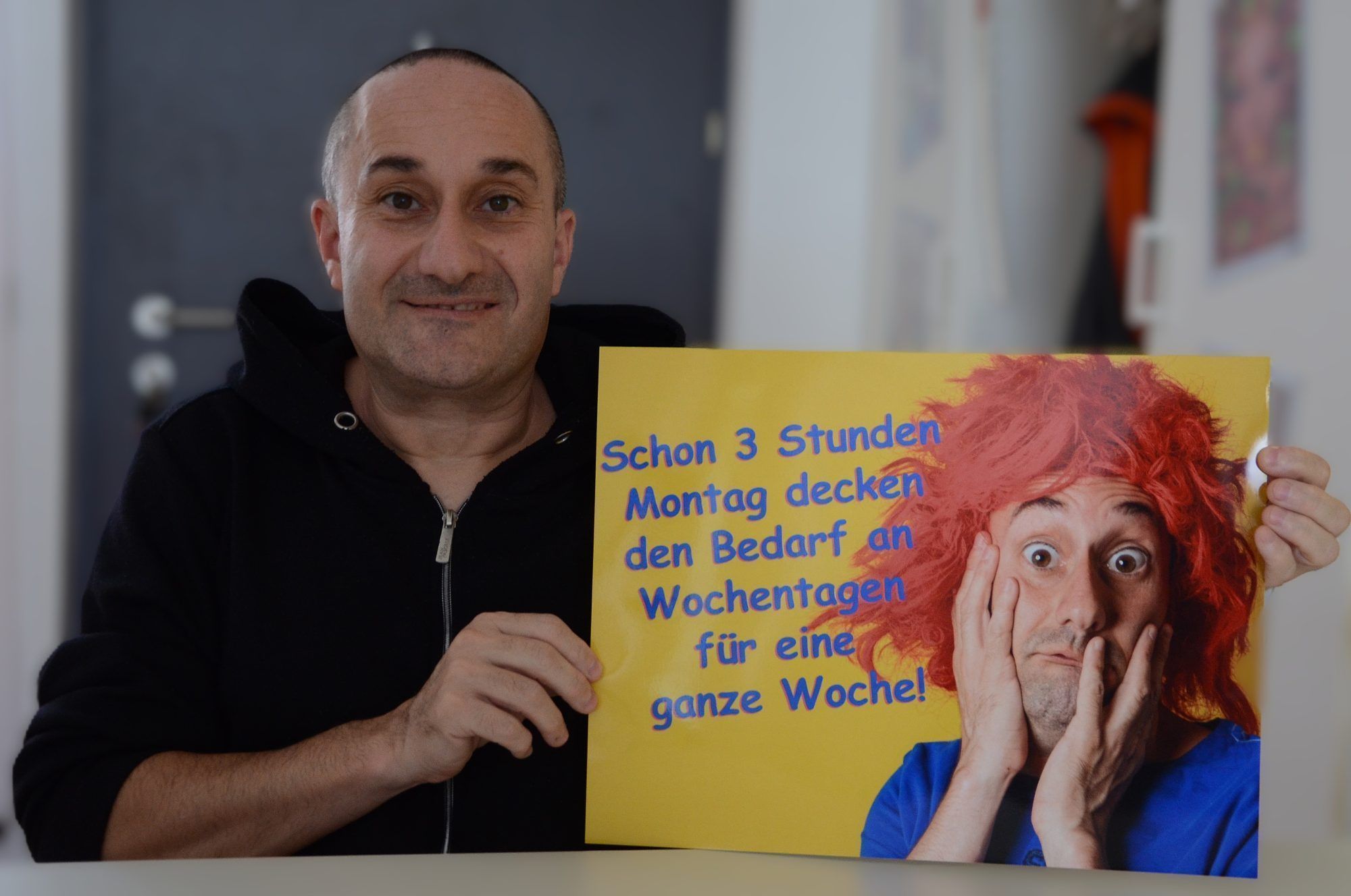 Jeden Montagmorgen stellt Sascha ein neues Blödelfoto ins Netz.
