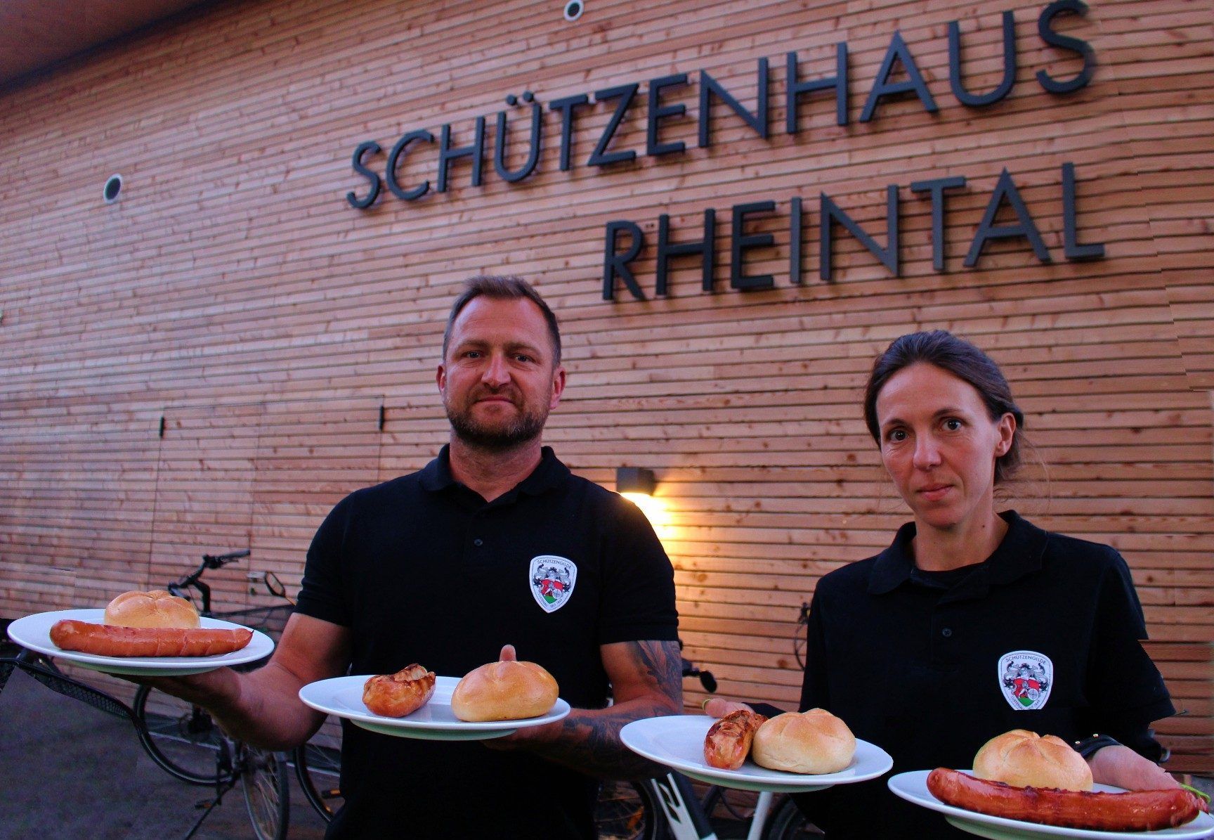 Endlich geht es wieder um die Wurst. Das legendäre Schüblingschießen am ersten Oktober-Wochenende erlangte in Lustenau Kultstatus und lockte Hunderte Amateur-Schützinnen und -Schützen an den Schießstand am Kobler. Nach fast 20 Jahren Pause lädt die Schützengilde zum Neustart. PETER STRAUSS