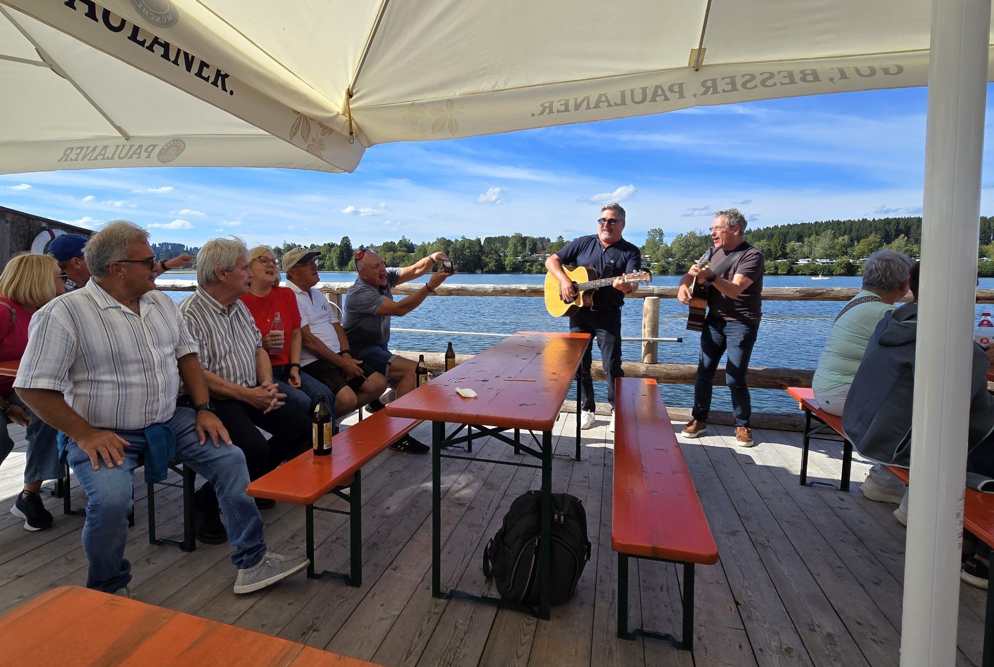 Per Floß und mit Musik machten Dornbirns Narren den Lech unsicher. 