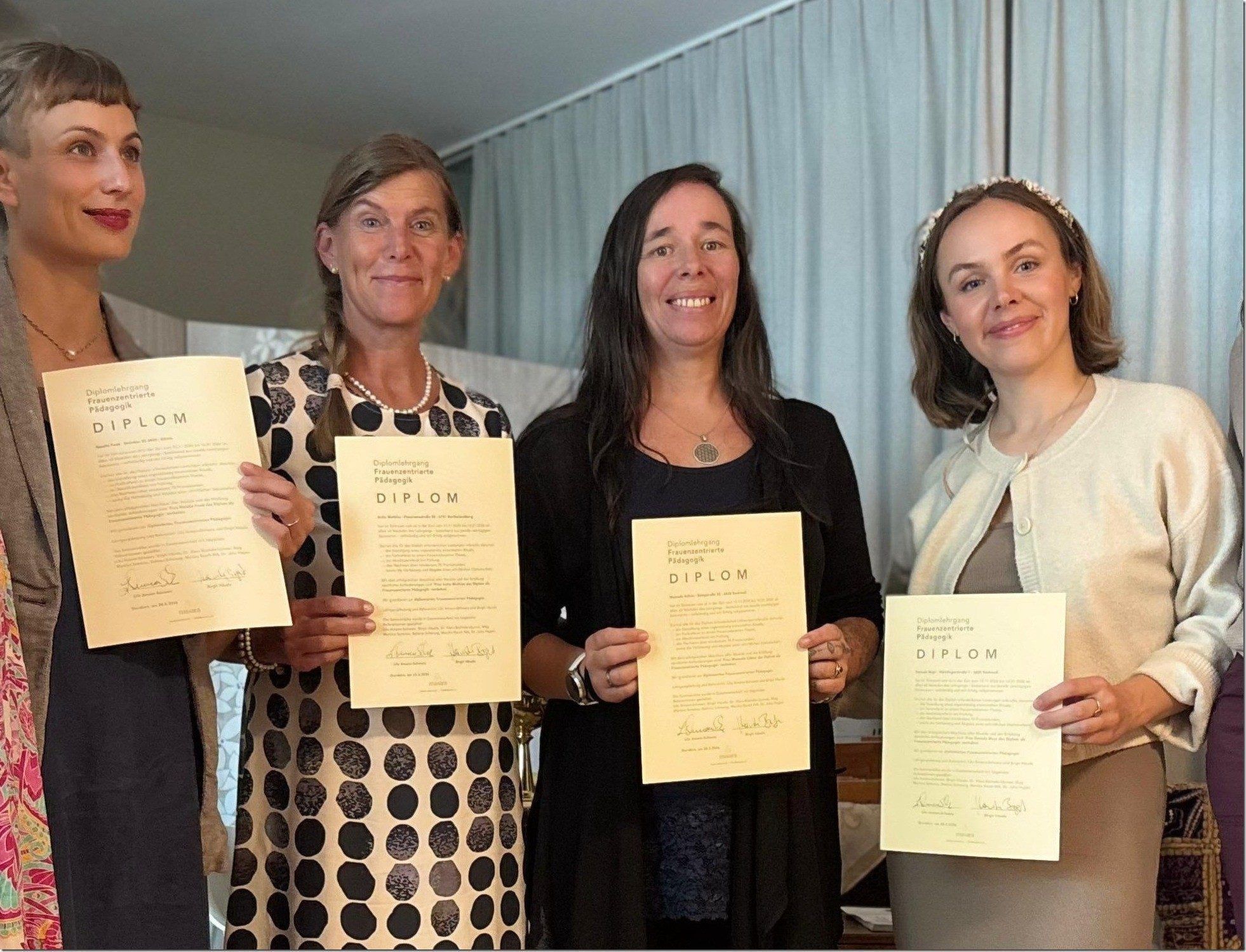 Vier von ihnen entschieden sich zusätzlich für den Diplomabschluss: Natalie Fend, Anita Matthies, Manuela Kühne und Daniela Mayr. PRIVAT