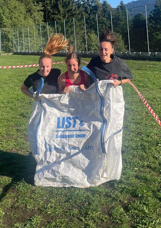 Auch die Damenteams warfen sich ordentlich ins Zeug.