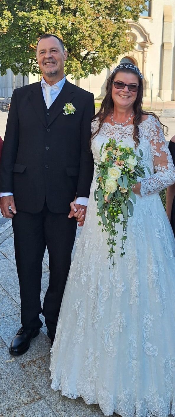 Anita bei der Hochzeit mit ihrem Felix im Jahr 2023.