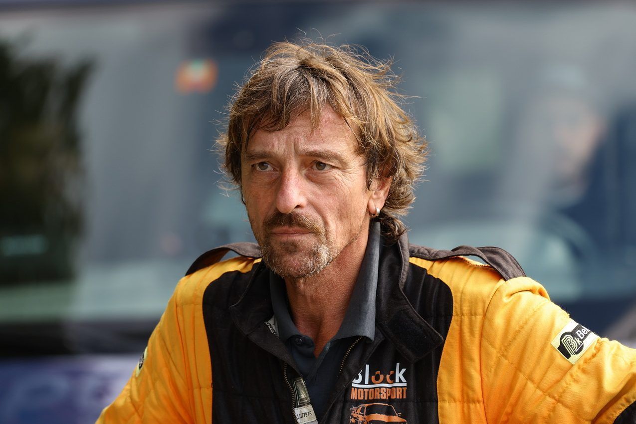 Thomas Feuerstein mit kritischem Blick