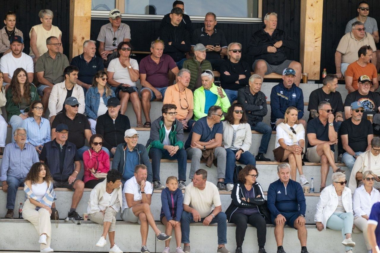 Derbyszenen Röthis gegen Dornbirn. VN-SERRA/8