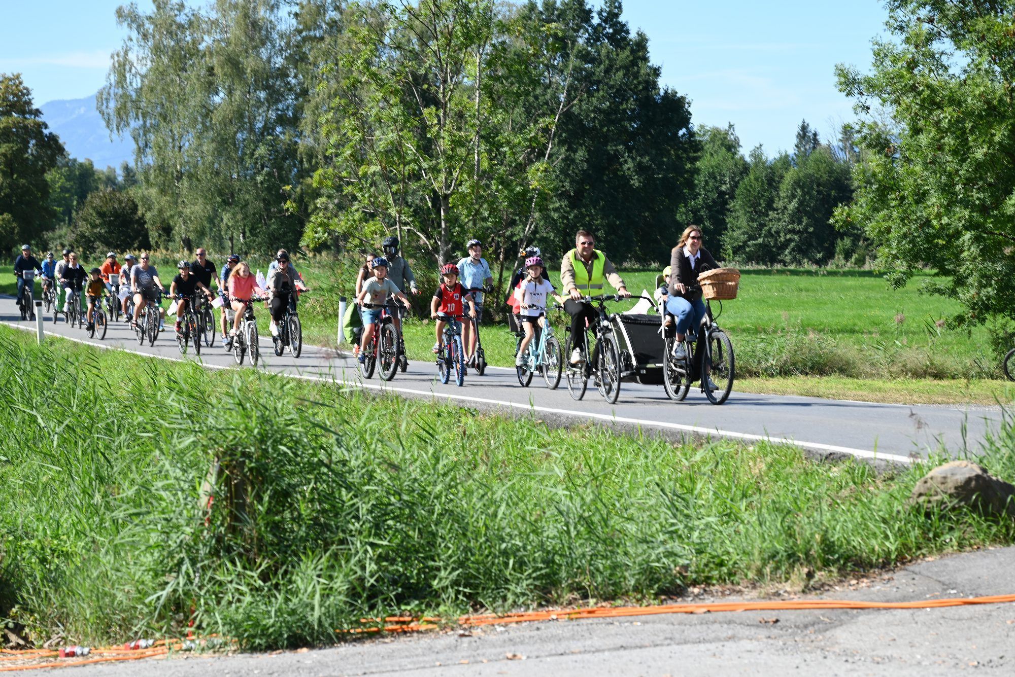 Aus Lustenau kam eine ganze Gruppe mit dem Fahrrad durch das Ried. Angeführt wurde sie von Töbias Kögl, Vorsitzender des Mobiliätsausschusses in Lustenau.