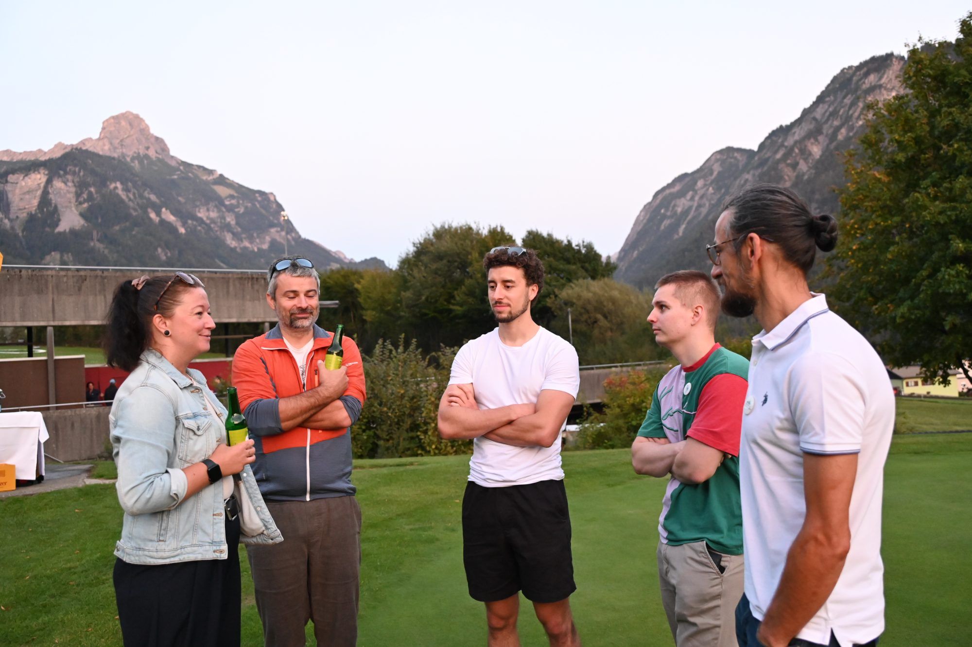 Networking fand auf dem Golfplatz statt.