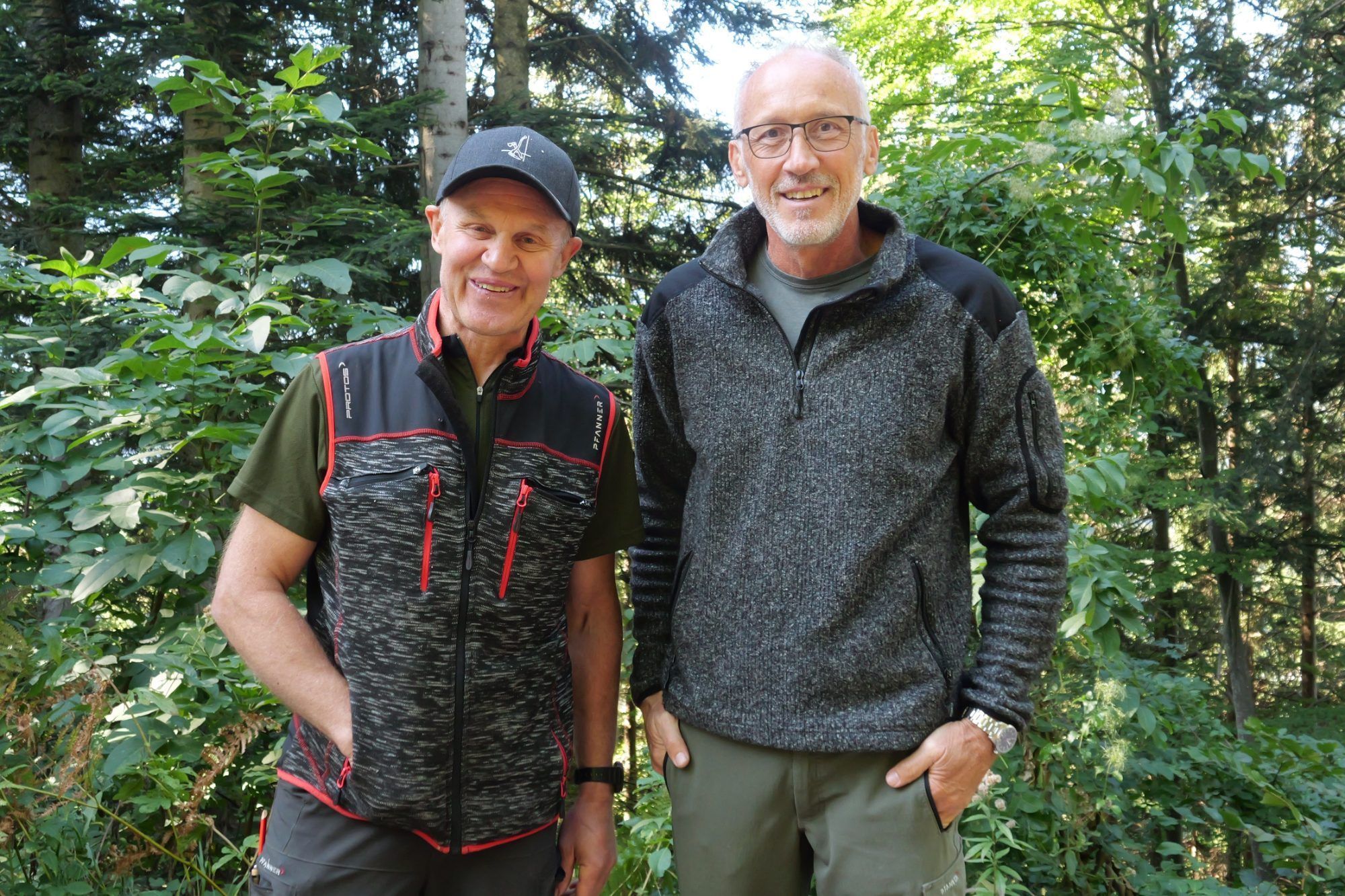 Waldpädagoge Günter Dünser und Förster Walter Amann begleiteten den VN-Rundgang mit Sachverstand.
