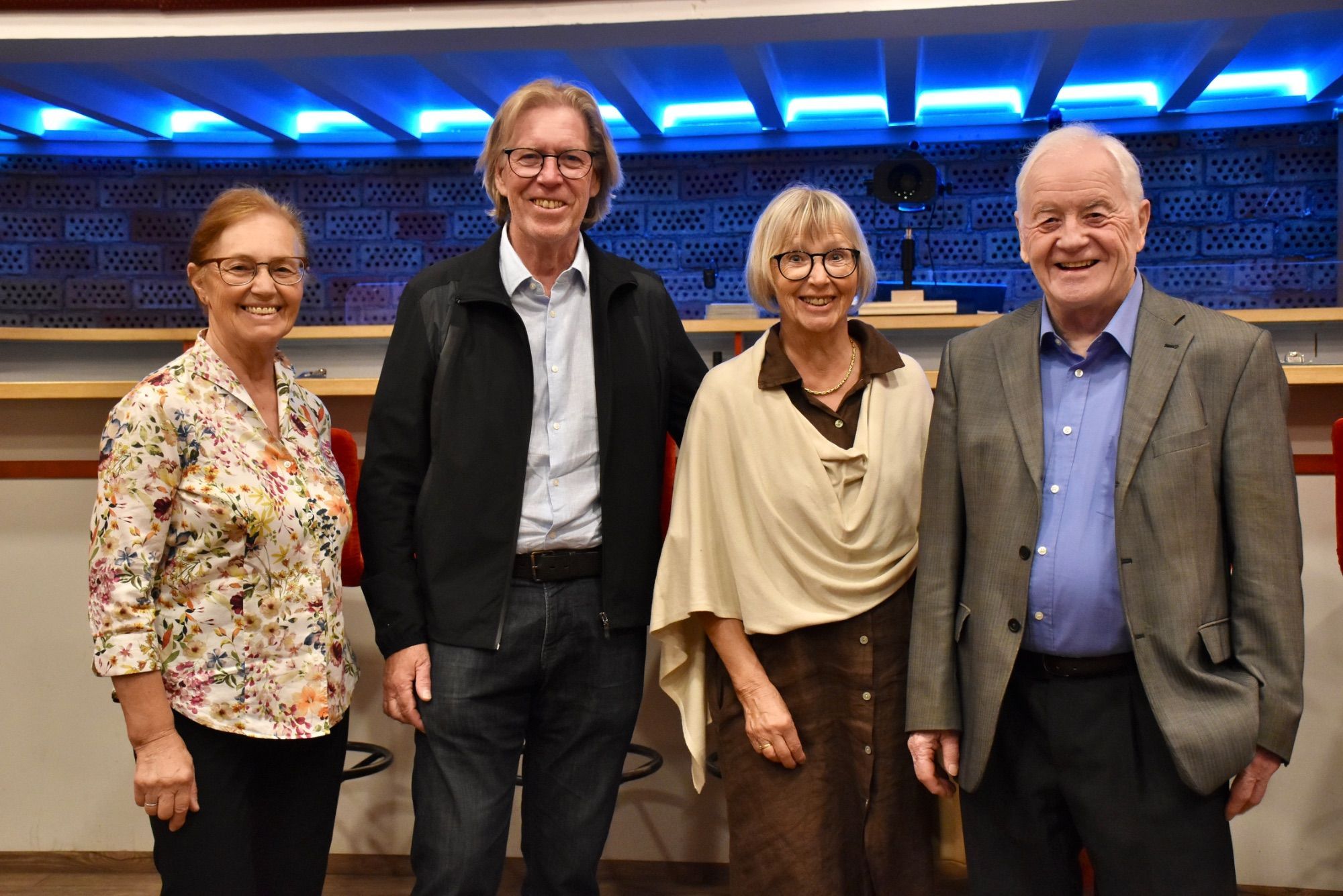 Maria Heim, Wilhelm und Elisabeth Darnhofer sowie Manfred Dünser genossen den Jubiläumsabend in der Kulturbühne in Schruns.