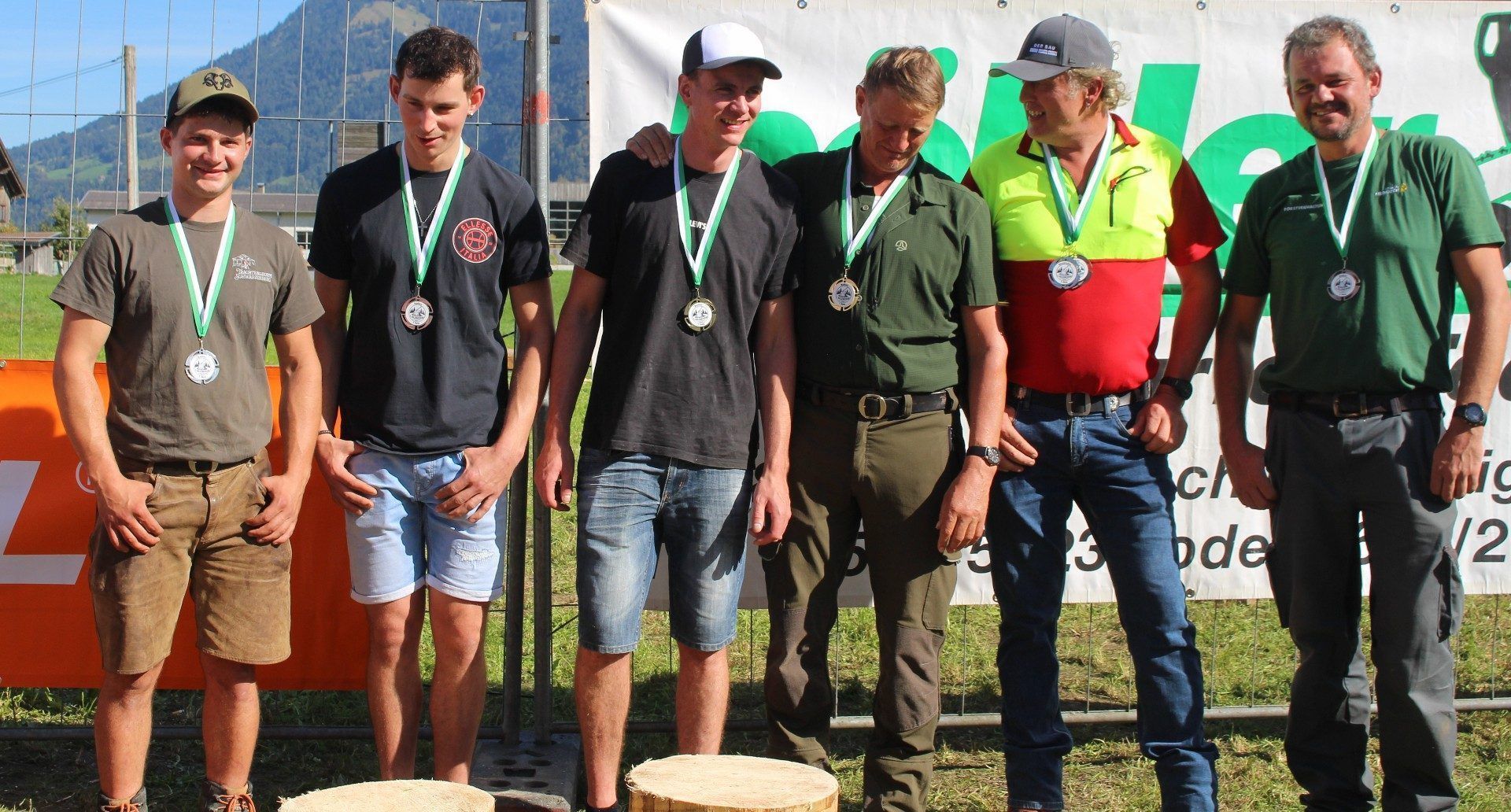 Das Podium der besten „Beißer“ (v. l.): Dominik Schneider, Anton Kaufmann (2.), Johannes und Luggi Albrecht (1.) sowie Reinhard Bär und Martin Weiß (3.).