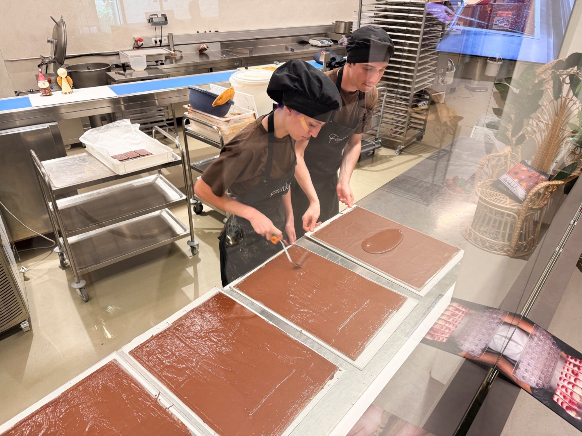 Die Besucher hatten die Möglichkeit den Chocolatiers zuzusehen