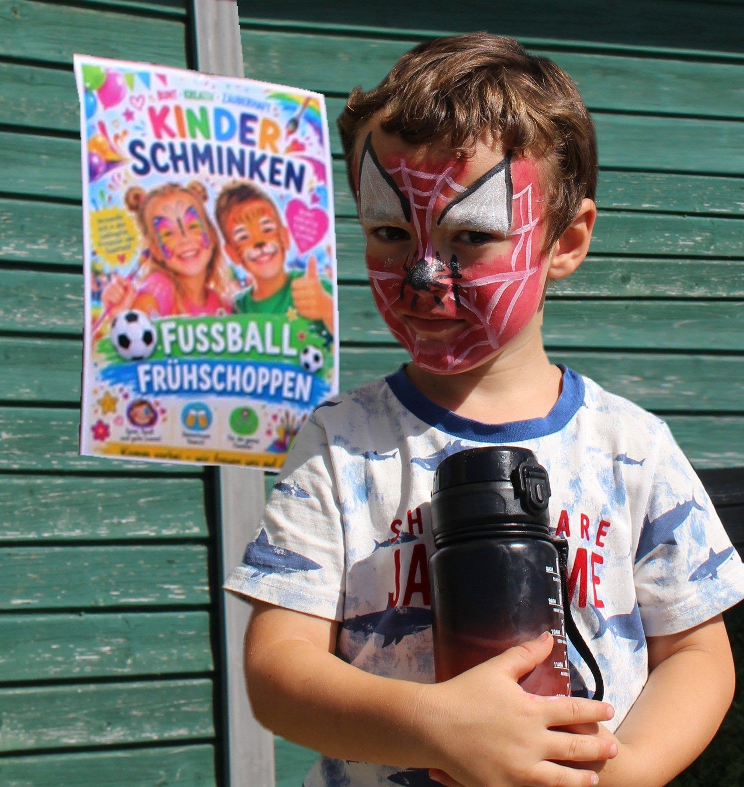 Dieser Festbesucher ließ sich als Spiderman schminken.