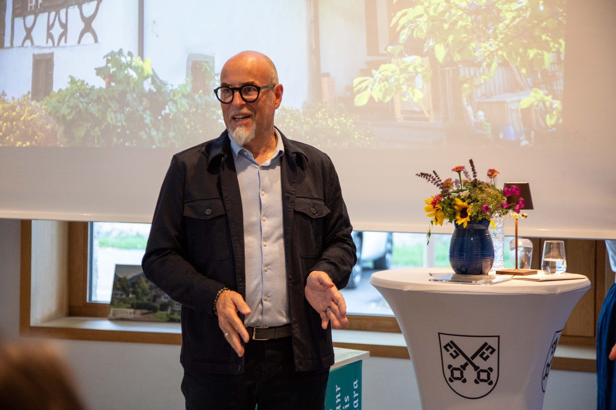 Gerhard Maier aus Vandans erhielt die Baukultur-Auszeichnung für die „Alte Krone“.