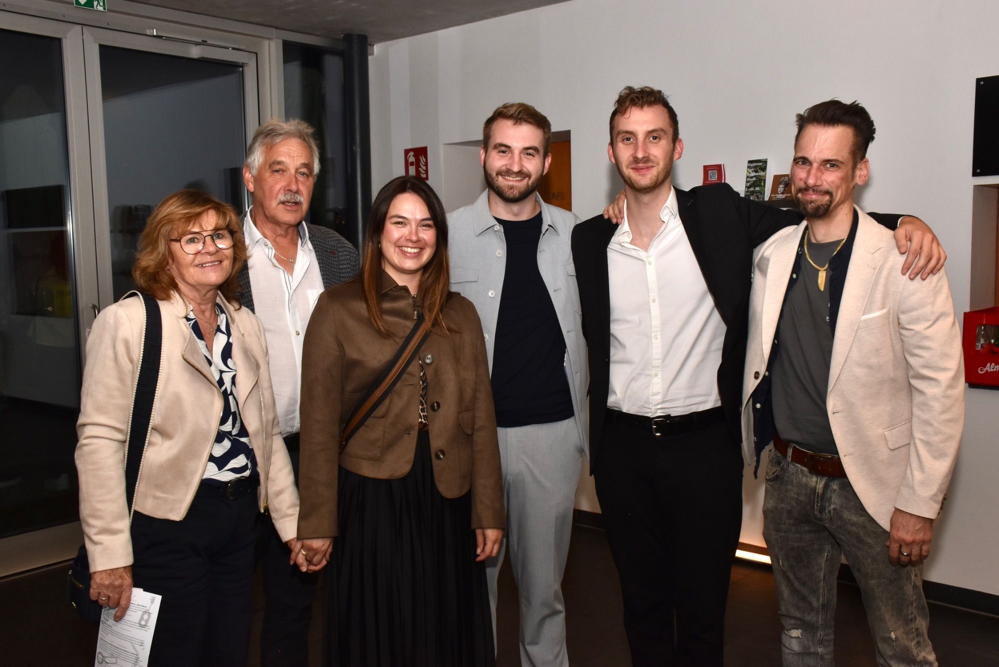 Monika, Helmut, Miriam und Michael Moll, Thomas Burgstaller und Andi Troger im Foyer des Kulturzentrums Remise in Bludenz.