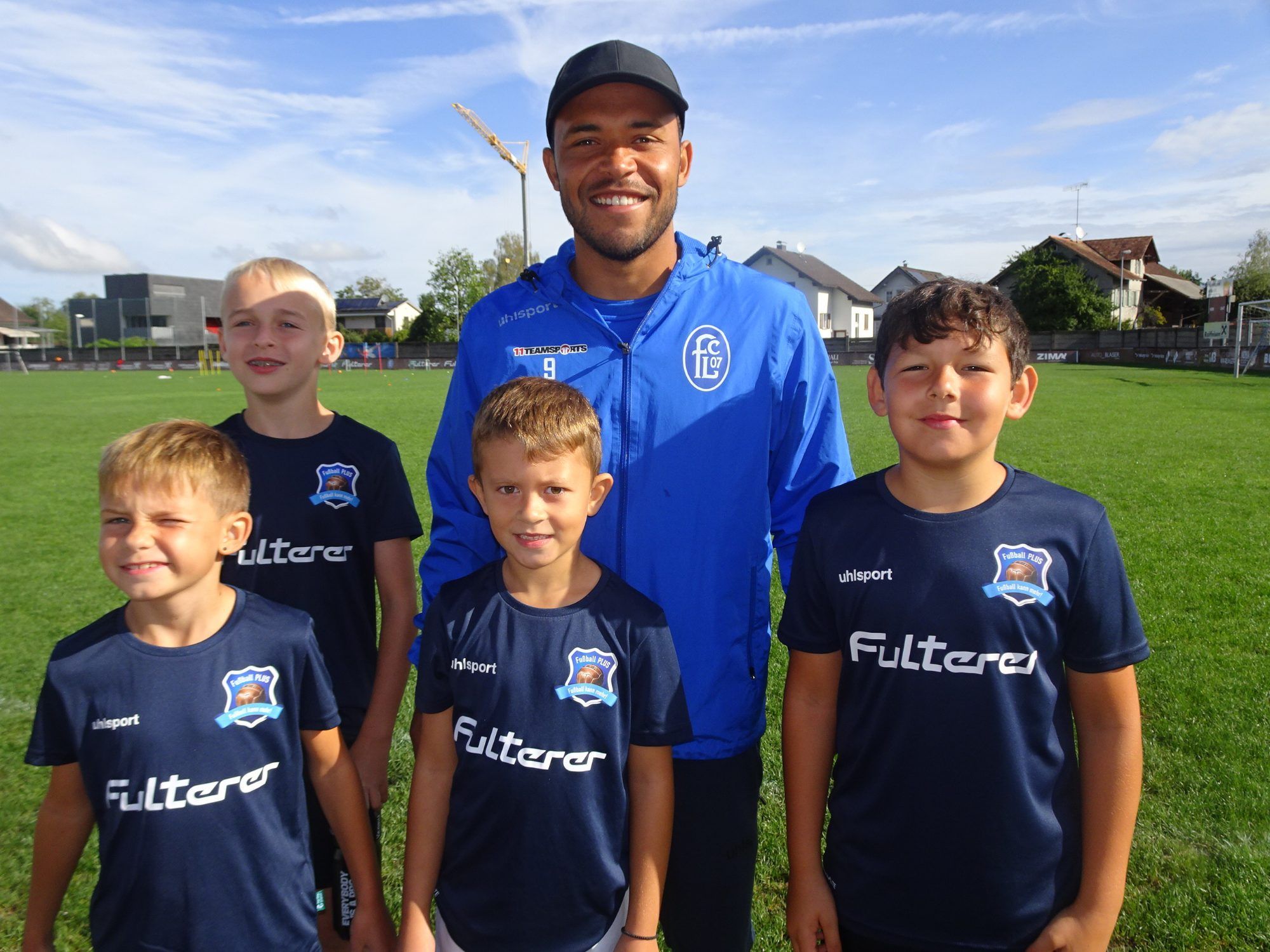 Kampfmannschaft-Spieler Paulo Victor fungierte als Nachwuchs-Trainer beim 13. Fit for School Camp. 