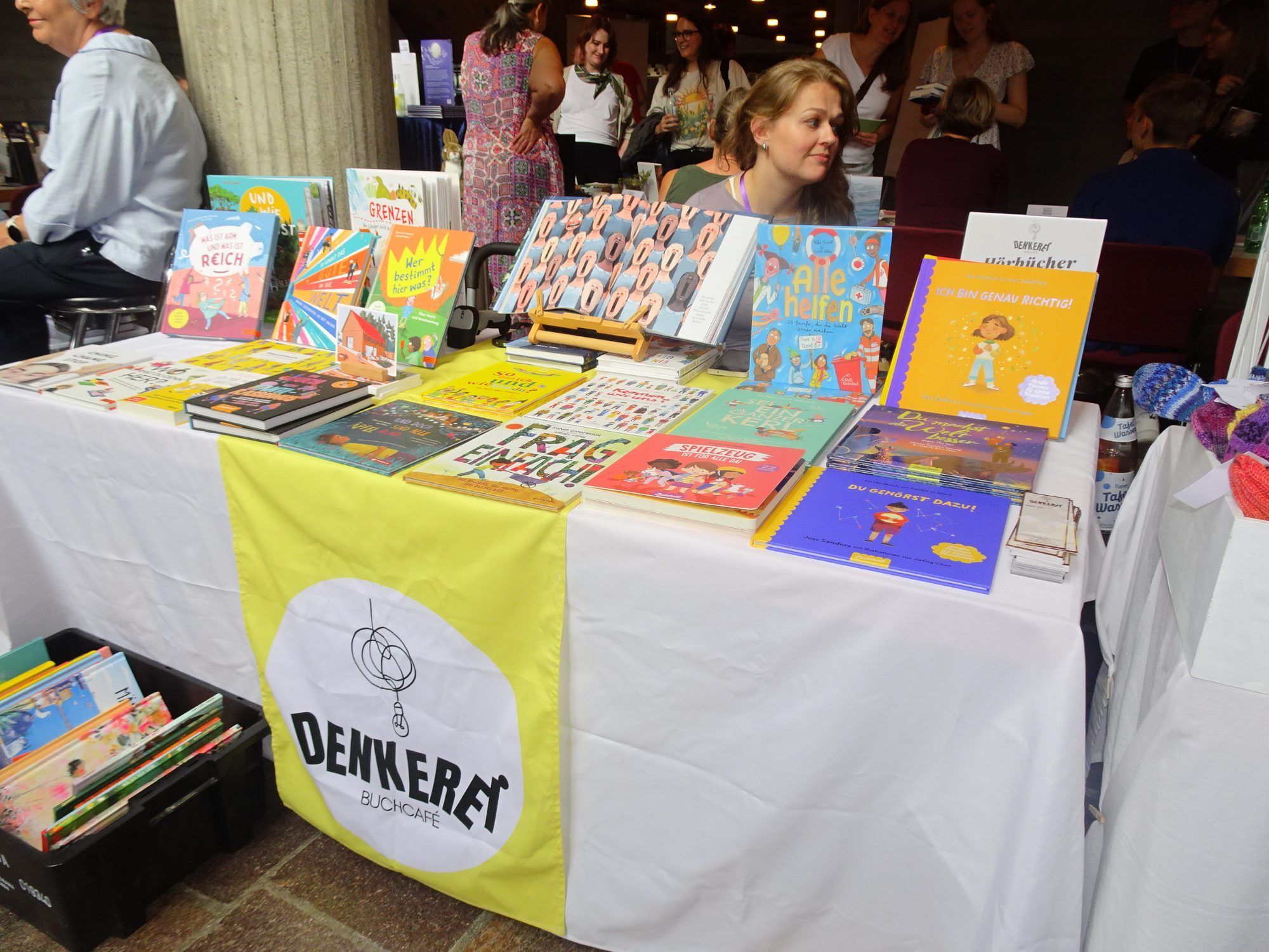 Die zweite Vorarlberger Buchmesse lockte zahlreiche Besucherinnen und Besucher ins Dornbirner Kulturhaus.
