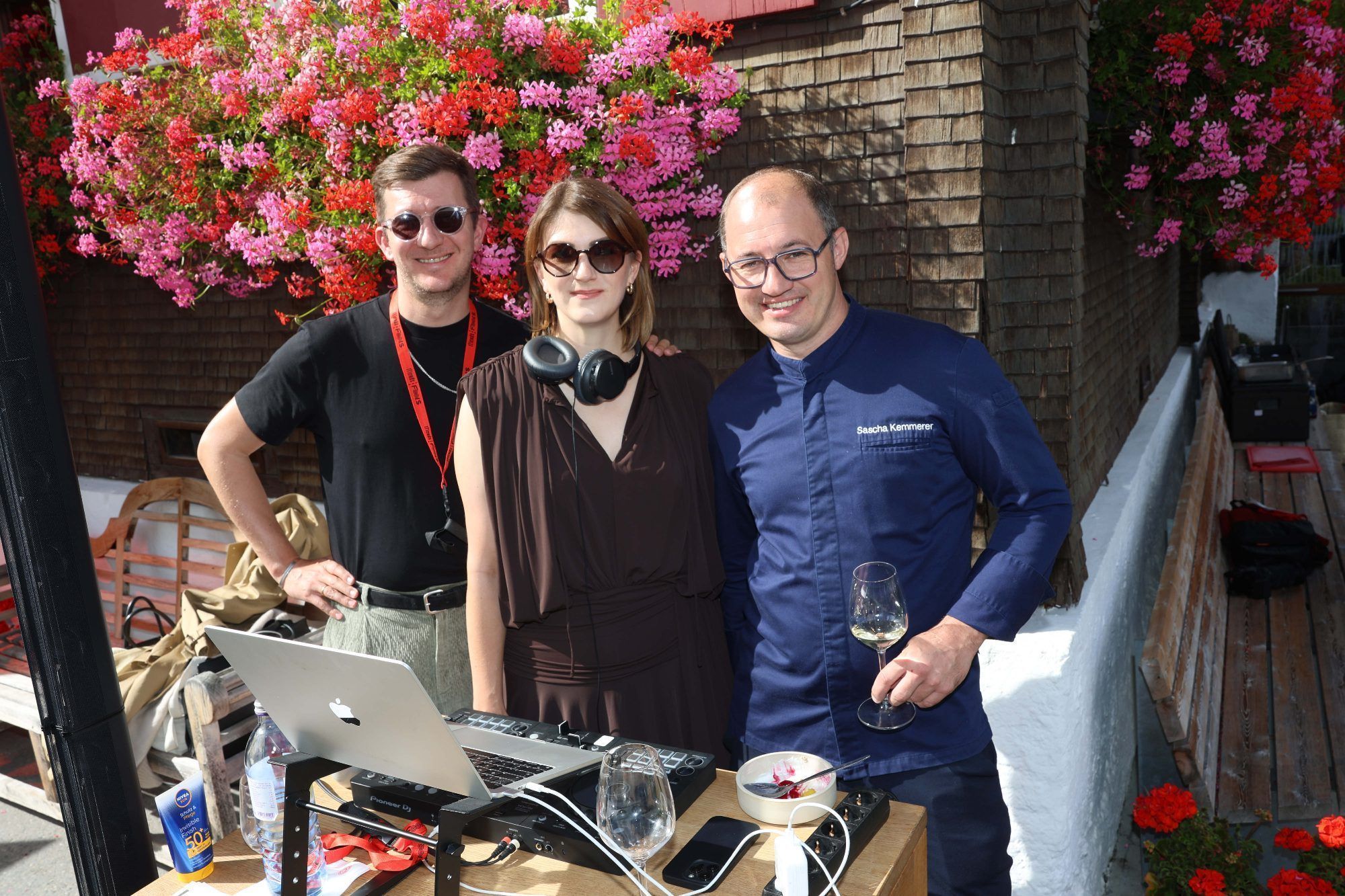 DJs Peter und Pia Fetz mit Sascha Kemmereer (