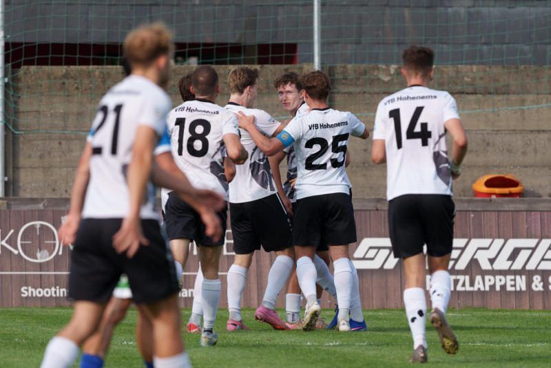 Szenen von den Auswärtssiegen von Hohenems und FC Lustenau. VN-STIPLOVSEK/14