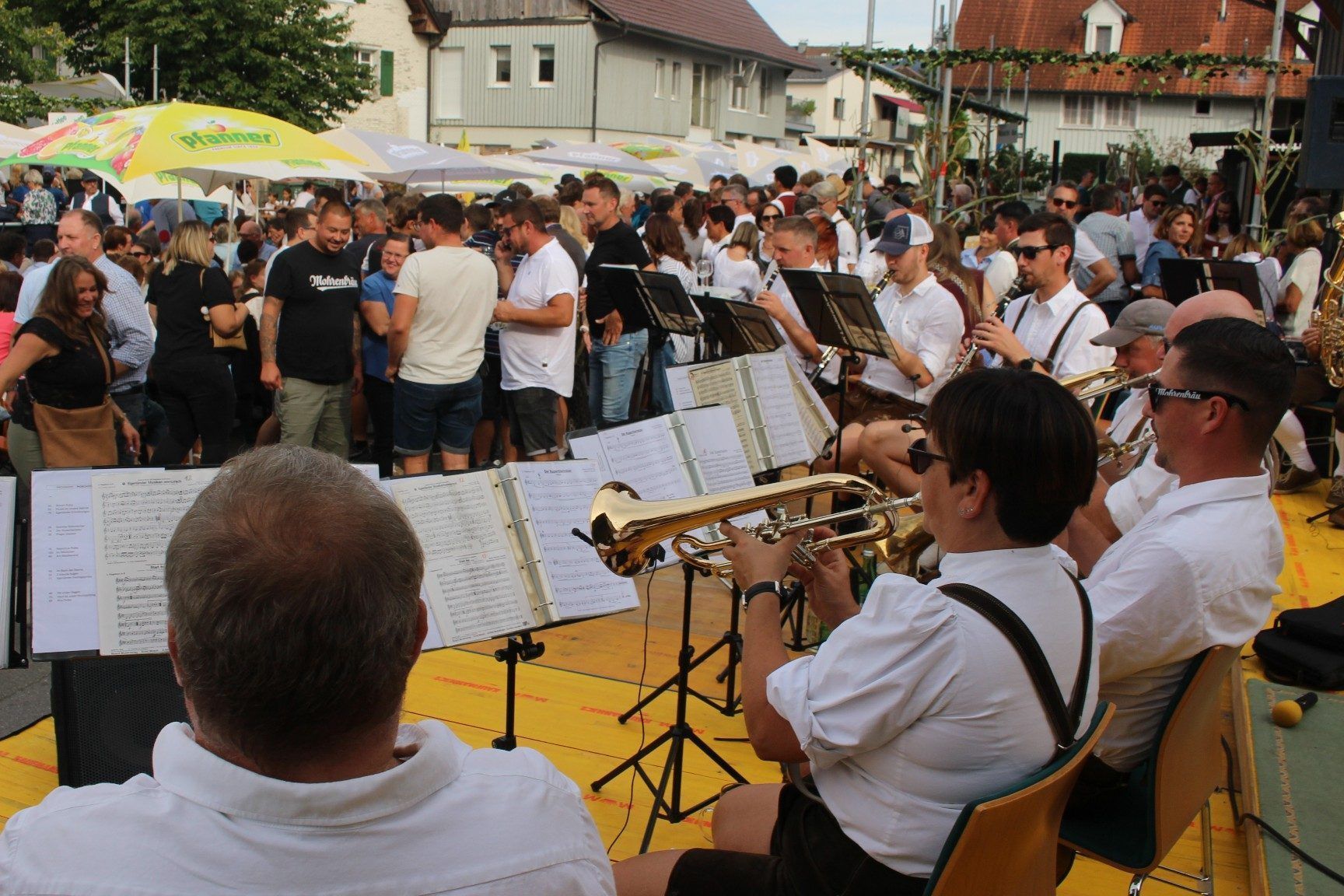 Klassische Blasmusik leitete in den Fäscht-Ausklang hinein.