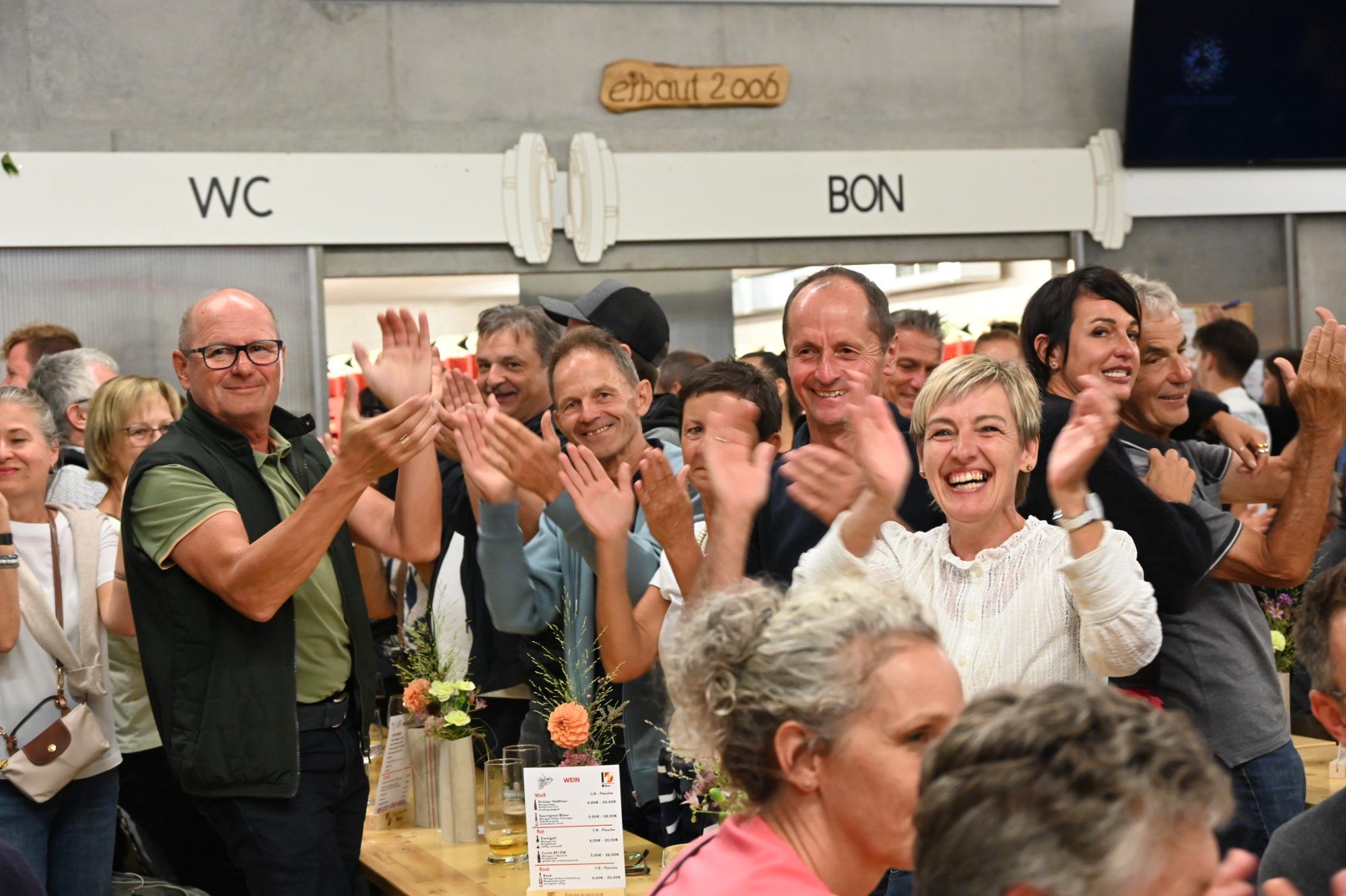 Im Feuerwehrhaus wurde das Dörflefest gefeiert.