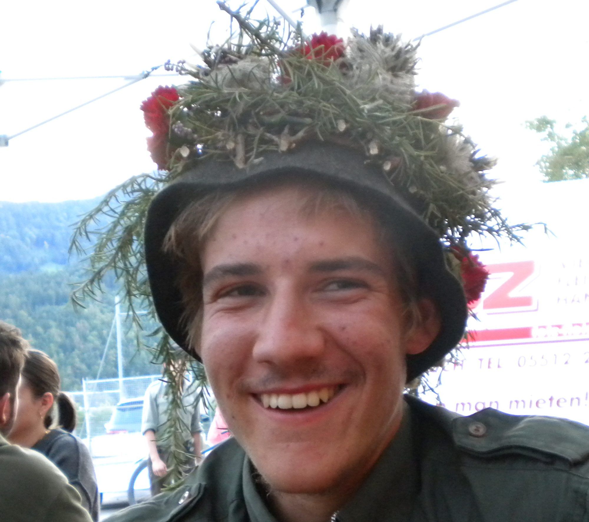Auch Gäste feierten im Bizauer Feuerwehrhaus: Bernhard Nussbaumer, den ersten Sommer auf der Alpe Kanis, war mit seinem Vieh nach Mellau gezogen und ließ den Tag mit seinem Team in Bizau ausklingen.