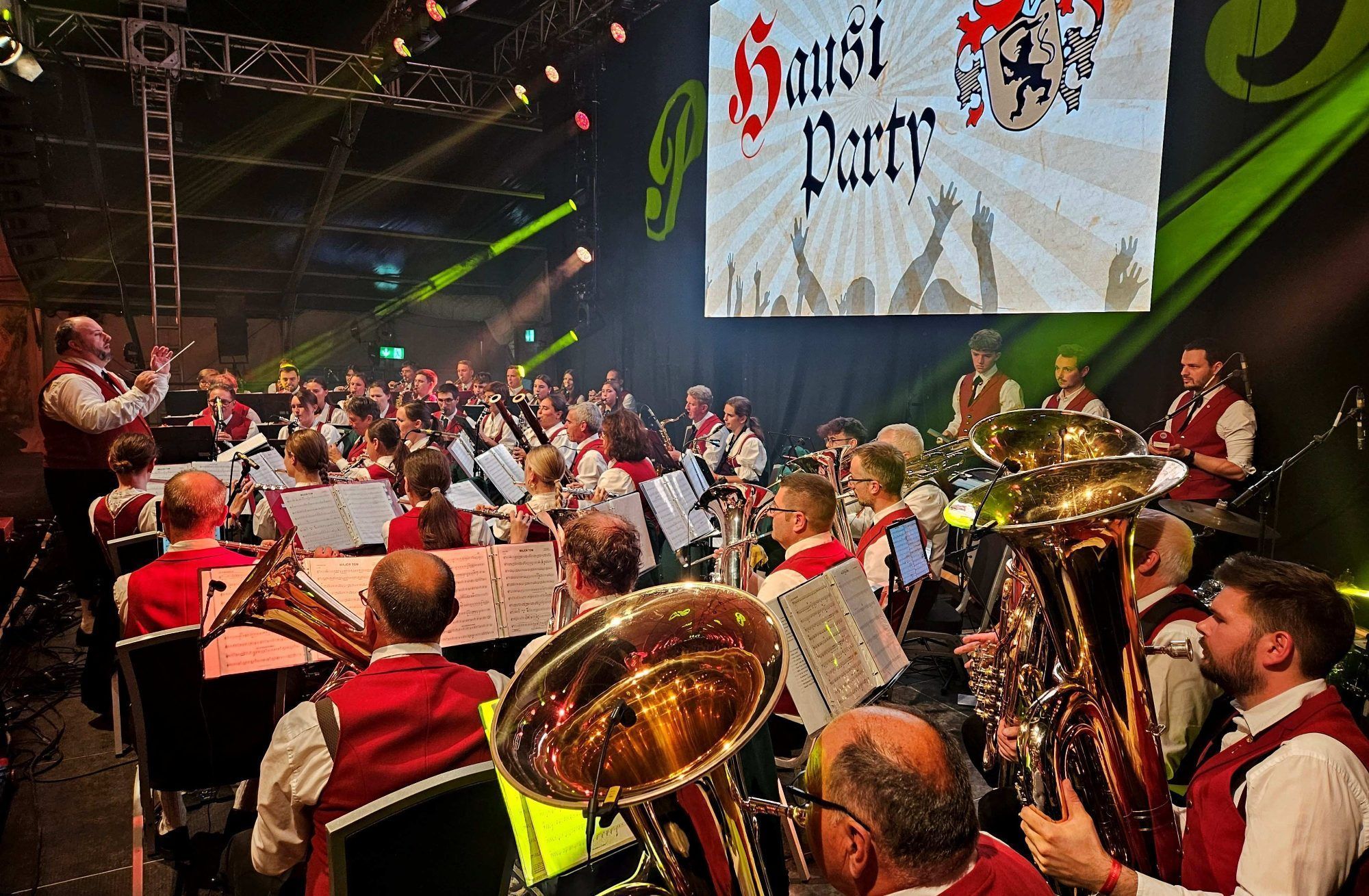 Blasmusik-Tradition im großen Festzelt mit dem Musikverein Hörbranz bzw. dem Musikverein Inzing bei der „Prinz-Hausi-Party“ am Freitag bzw. der „Prinz-Hoffest-Party“ am Samstag.