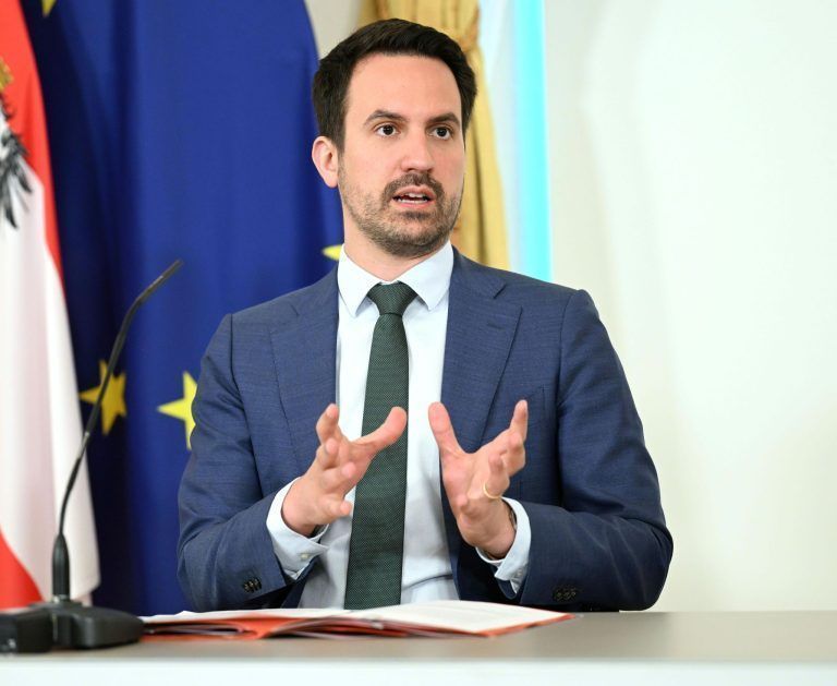 Debatte um Kopftuchverbot vor Schulstart neu entfacht