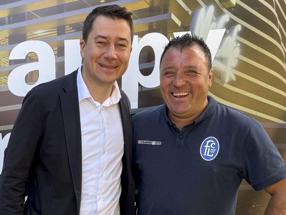 Bgm. Patrick Wiedl und Club Organisator Huschi Armut (FC Lustenau)