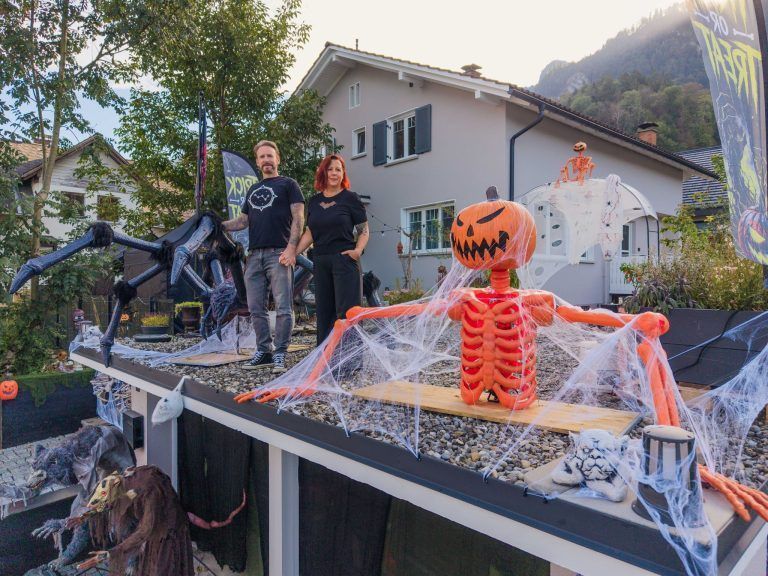 Schon einen Monat früher im Halloweenfieber: Diese Hohenemser Gärten sorgen für Aufsehen