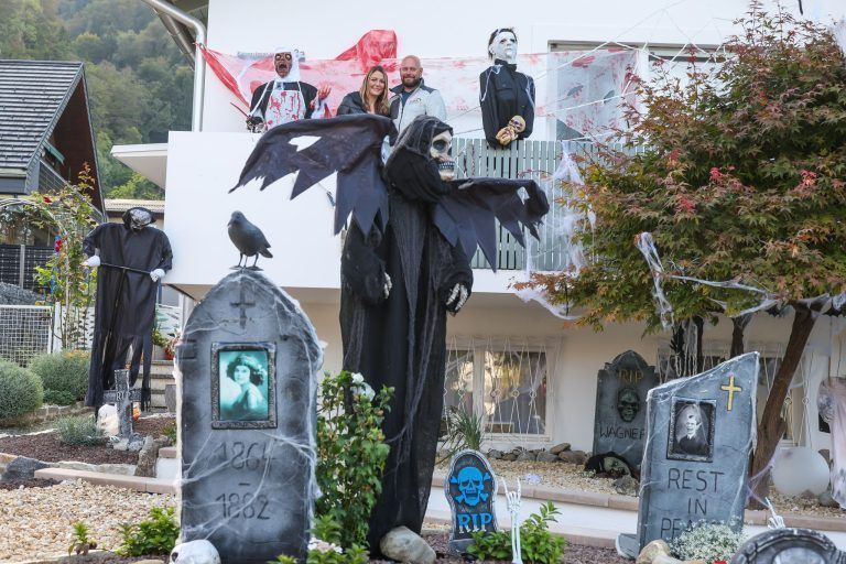 Schon einen Monat früher im Halloweenfieber: Diese Hohenemser Gärten sorgen für Aufsehen