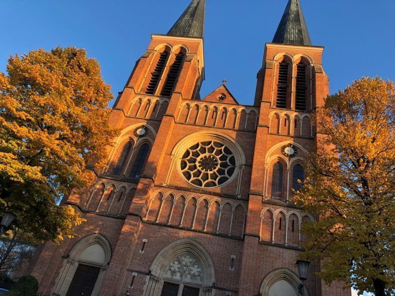Herz Jesu Kirche Herbst(c)Musik-in-Herz-Jesu.jpg