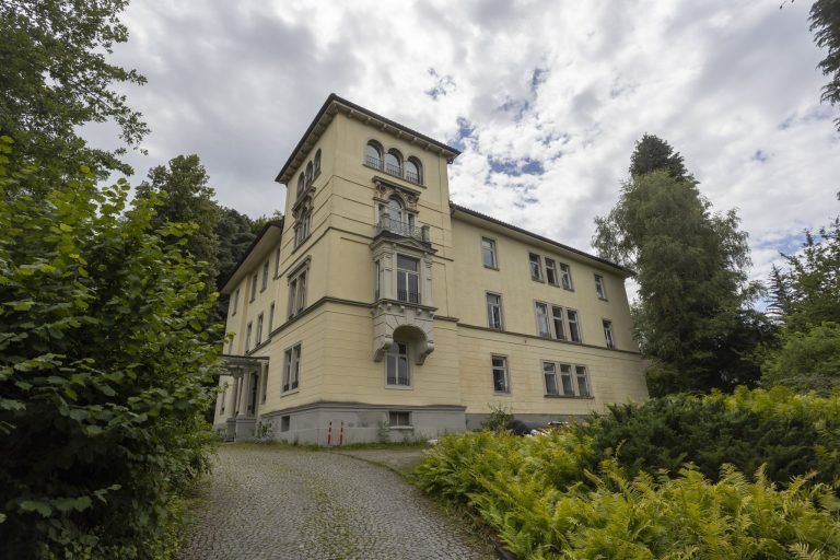 Eine Villa und Ferienwohnungen: Nächste Kmenta-Firma schlittert in die Pleite