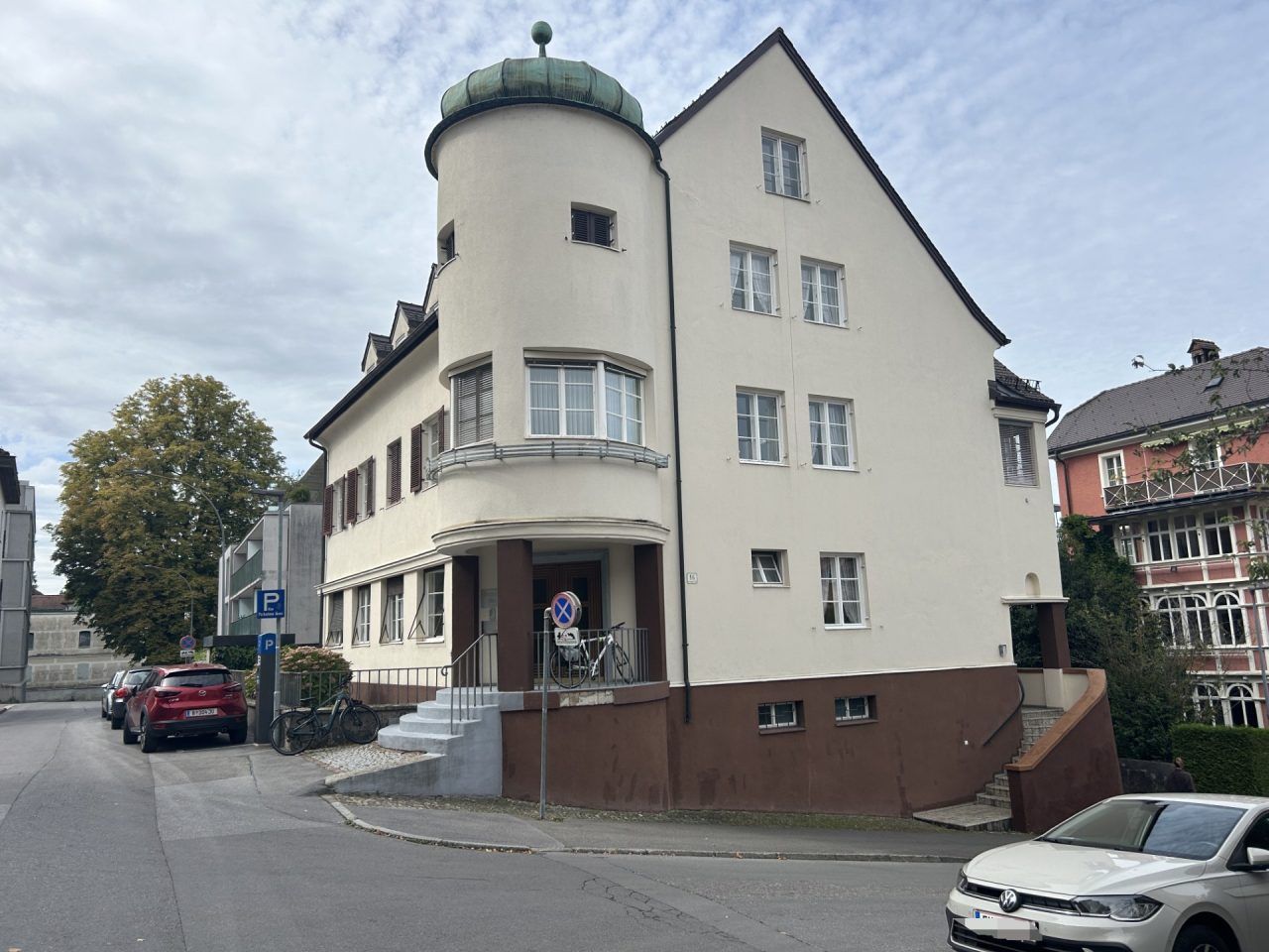 Eklat nach Kopftuchstreit in Kinderkrippe: Leitende Pädagogin zieht blank