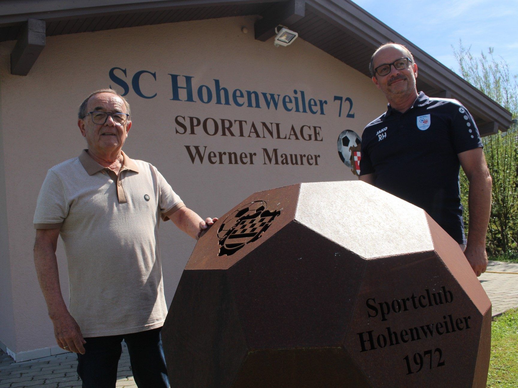 Obmann Reinhard Haltmayer und Ehrenobmann Werner Maurer (l.) bekräftigten beim traditionellen Frühschoppen: „Wir sind ein Verein mit Freizeitangebot für die ganze Familie.“