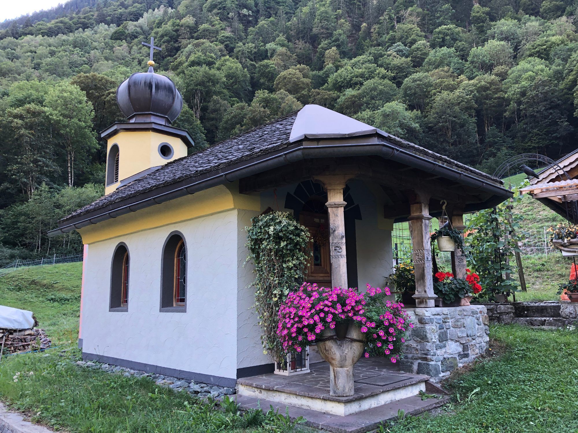 Die schmucke Kapelle wurde in völliger Eigenregie errichtet